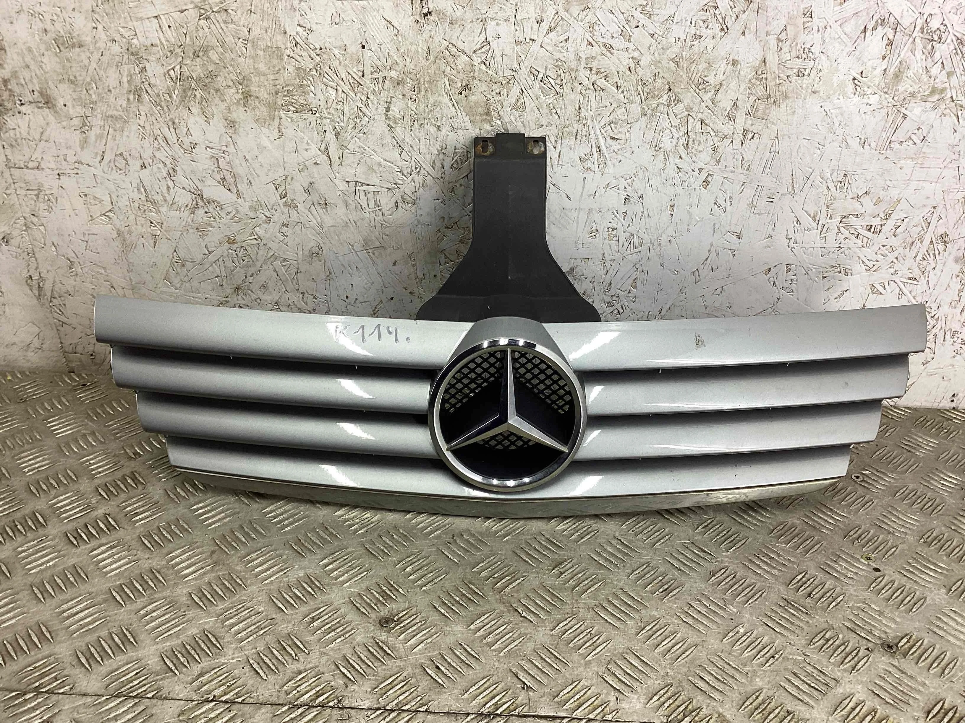 Решетка радиатора Mercedes C (W203) 2000-2004  2002 2,0 i Бензин МКПП 6ст. Купе.