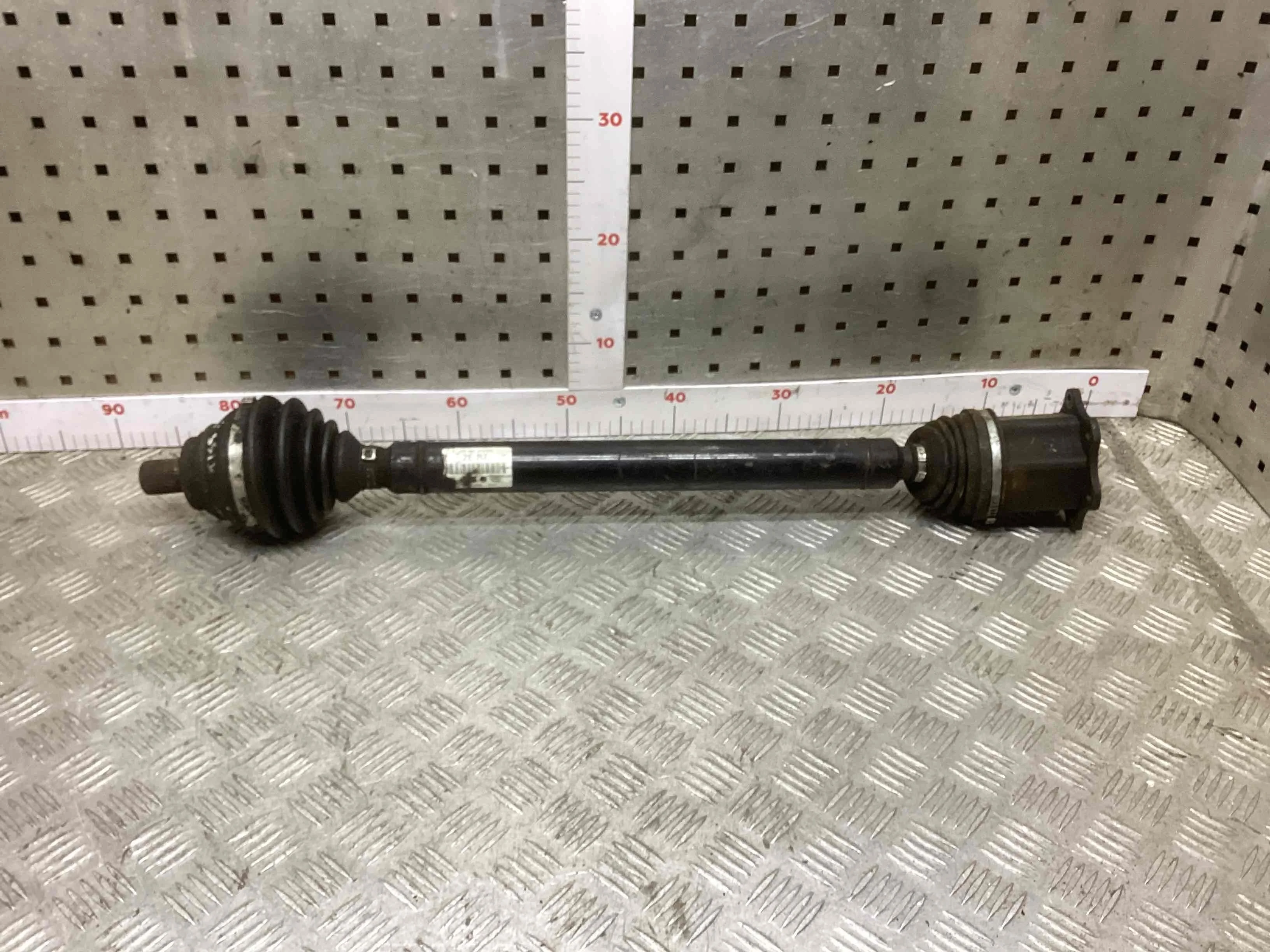 Полуось передняя правая (приводной вал, ШРУС) Volkswagen Passat Passat B6 (3C) 2005-2010 2008 2,0 TDi Дизель АКПП Универсал.