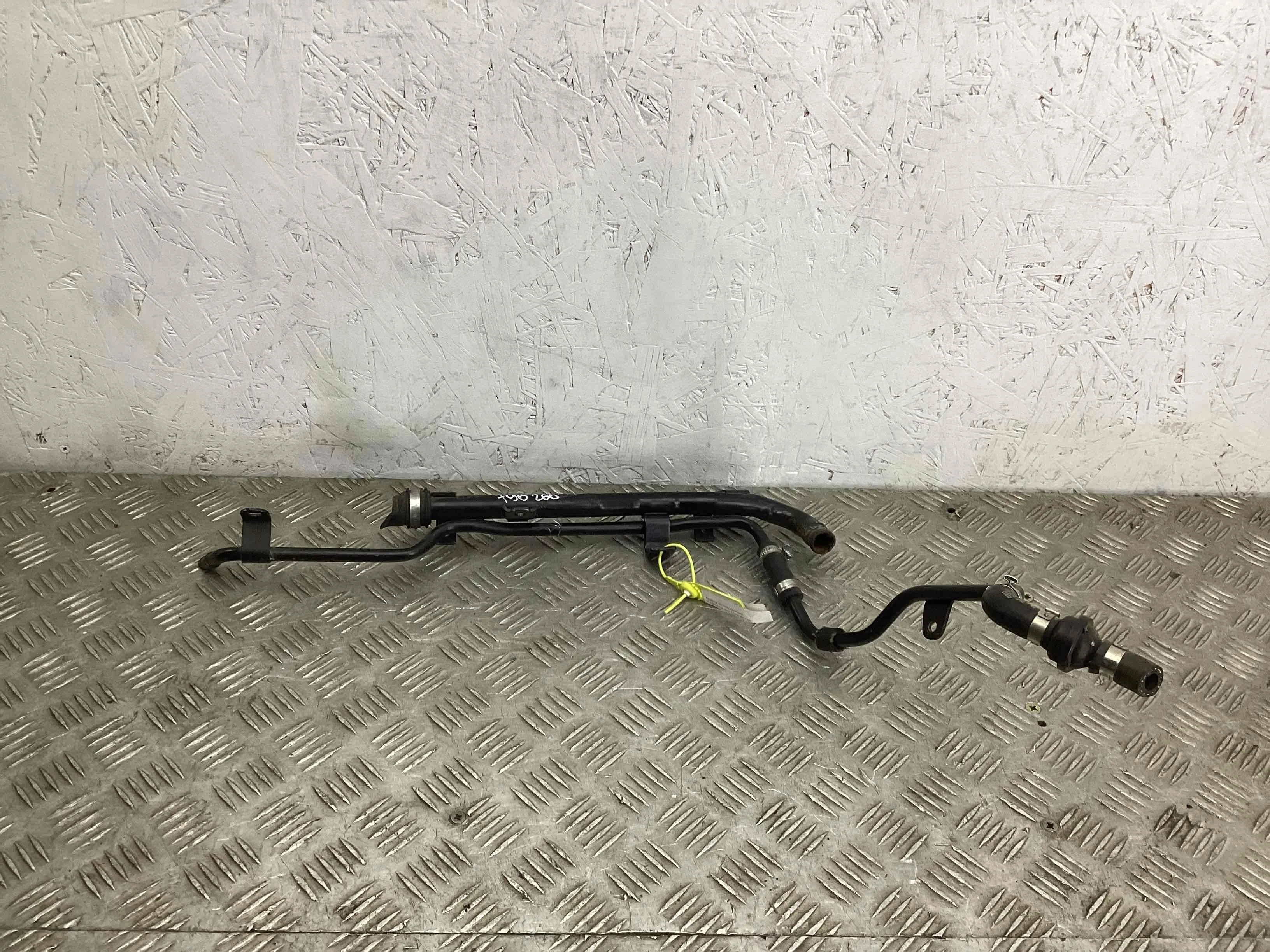 Трубка охлаждающей жидкости металлическая Volkswagen Passat Passat B5+ (3B) 2000-2005 рестайлинг 2001 1,8 Ti Бензин
