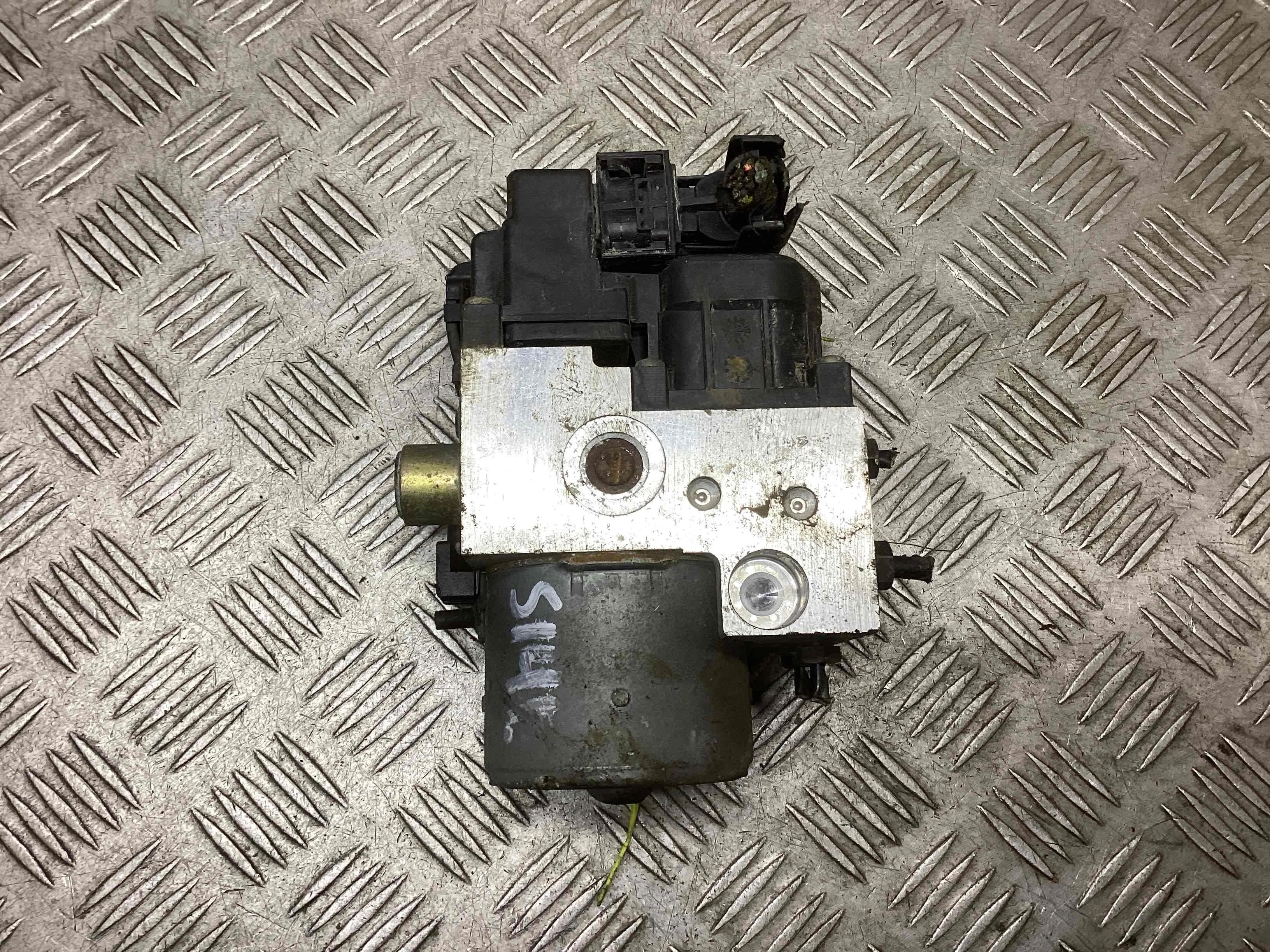 Блок ABS Volkswagen Passat Passat B5 (3B) 1996-2000 1998 1,6 i Бензин МКПП 5ст. Седан.
