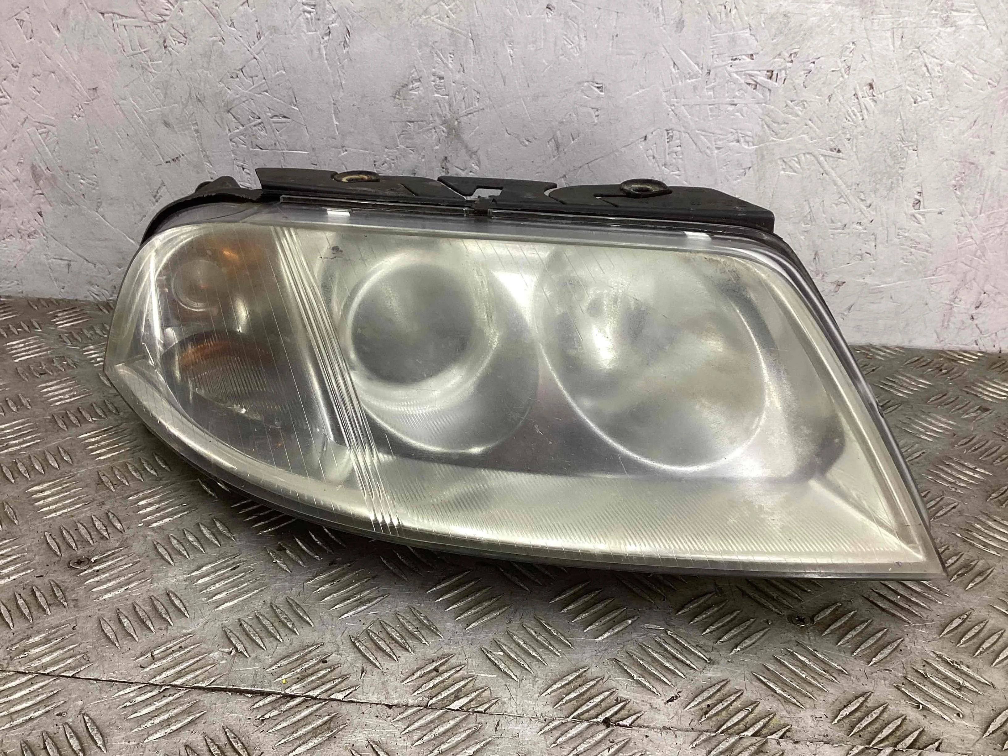 Фара правая Volkswagen Passat Passat B5+ (3B) 2000-2005 рестайлинг 2002 1,9 TDi Дизель МКПП 5ст. Универсал.