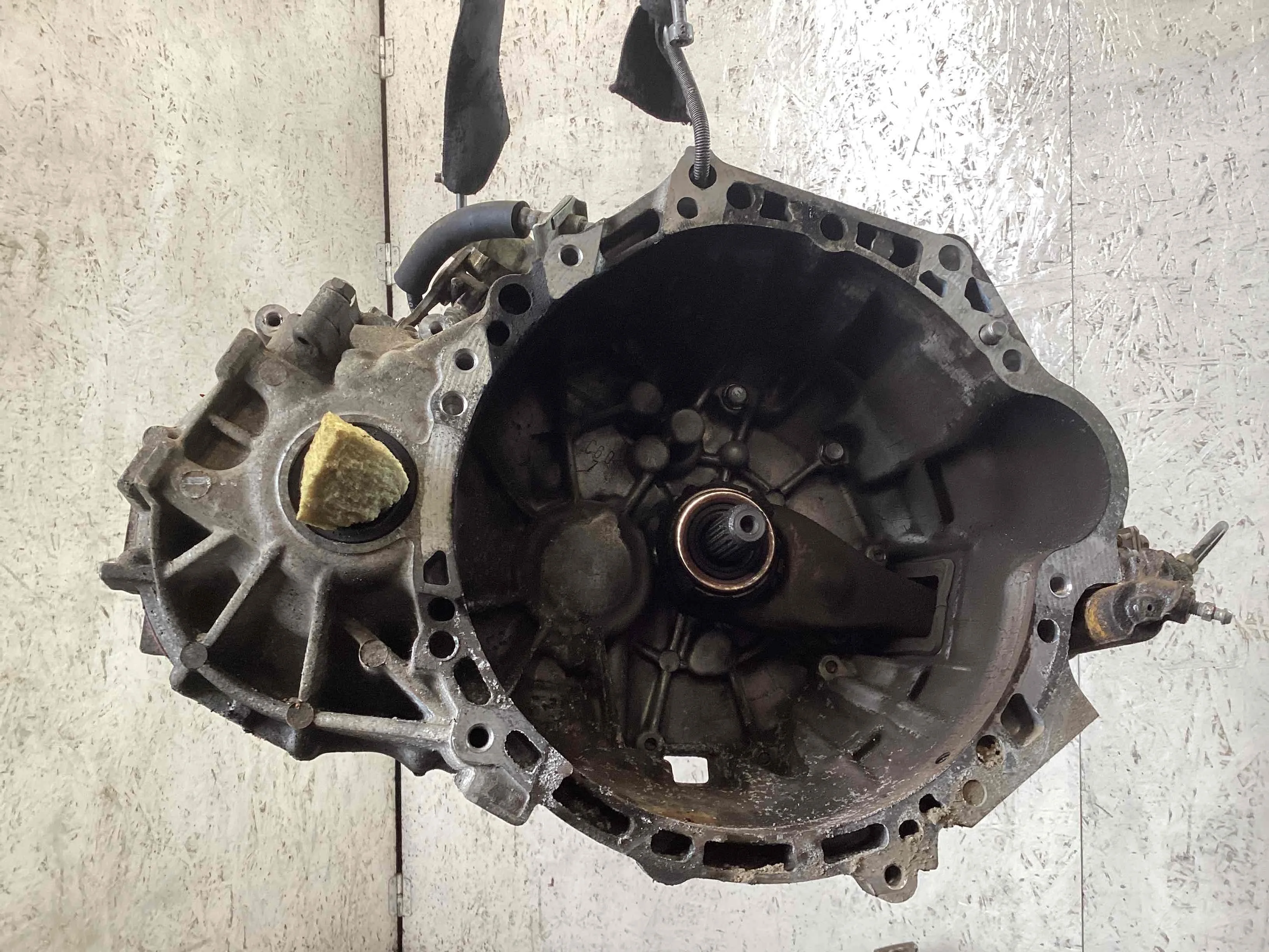 КПП механическая (МКПП) 5-ступенчатая Toyota Corolla Corolla (E120) 2001-2007 2004 1,4 i Бензин МКПП 5ст. Хэтчбек 5дв.
