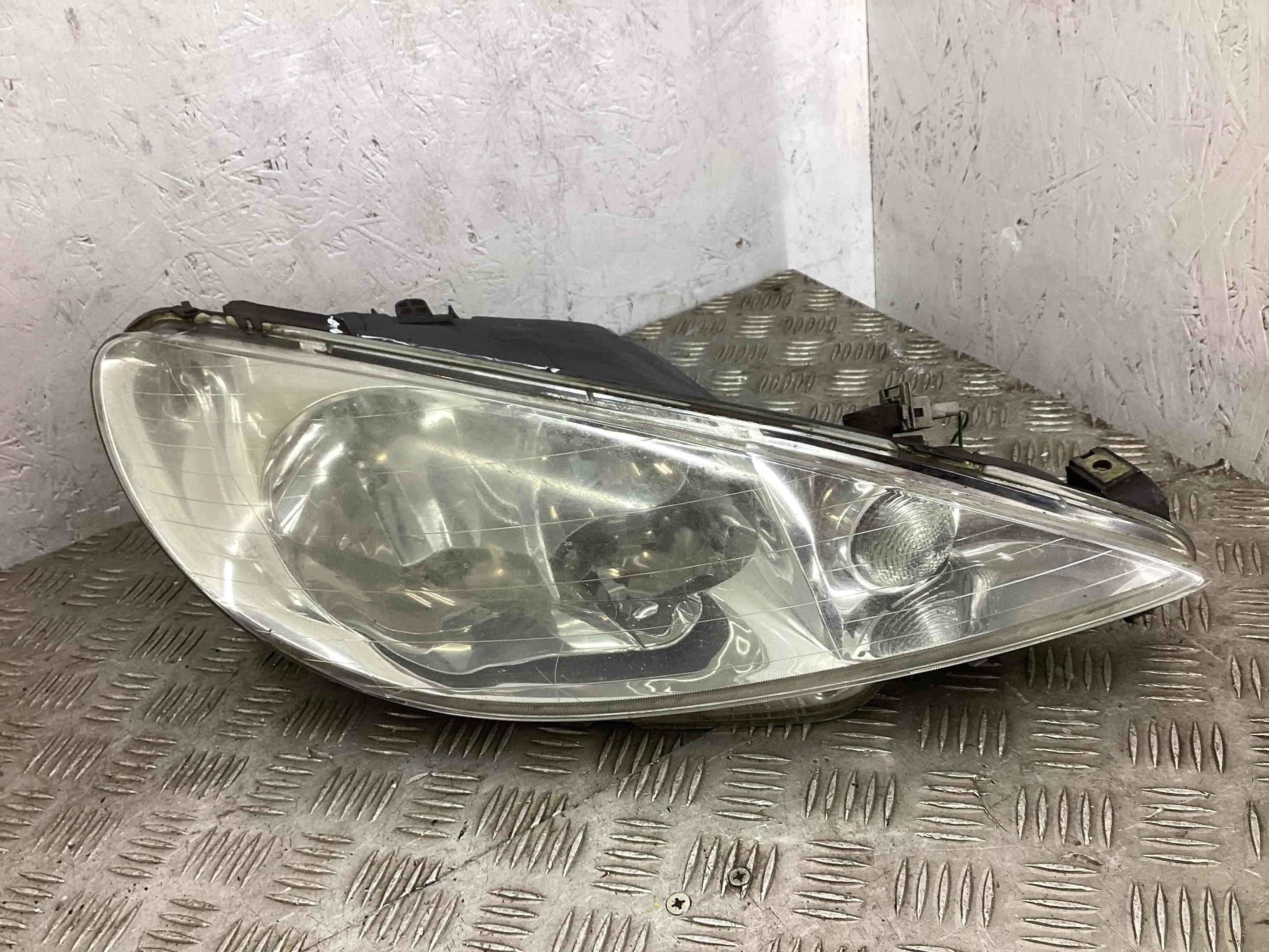 Фара правая Peugeot 206 206 (2A/2E) 2003-2009 рестайлинг 2004 1,1 i Бензин МКПП Хэтчбек 3дв.