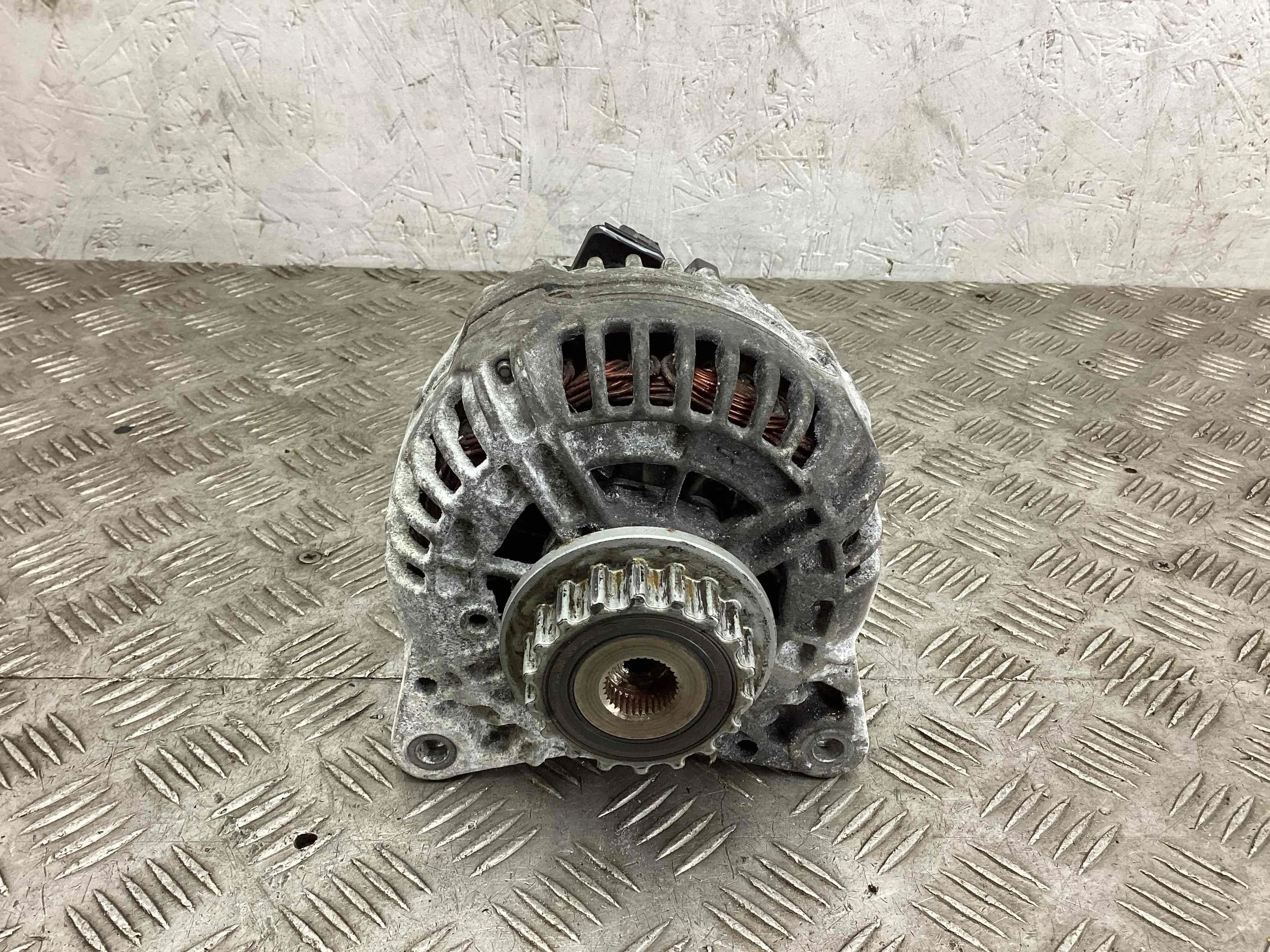Генератор Volkswagen Touareg Touareg I (7L) 2002-2006 2004 2,5 TDi Дизель АКПП Внедорожник.