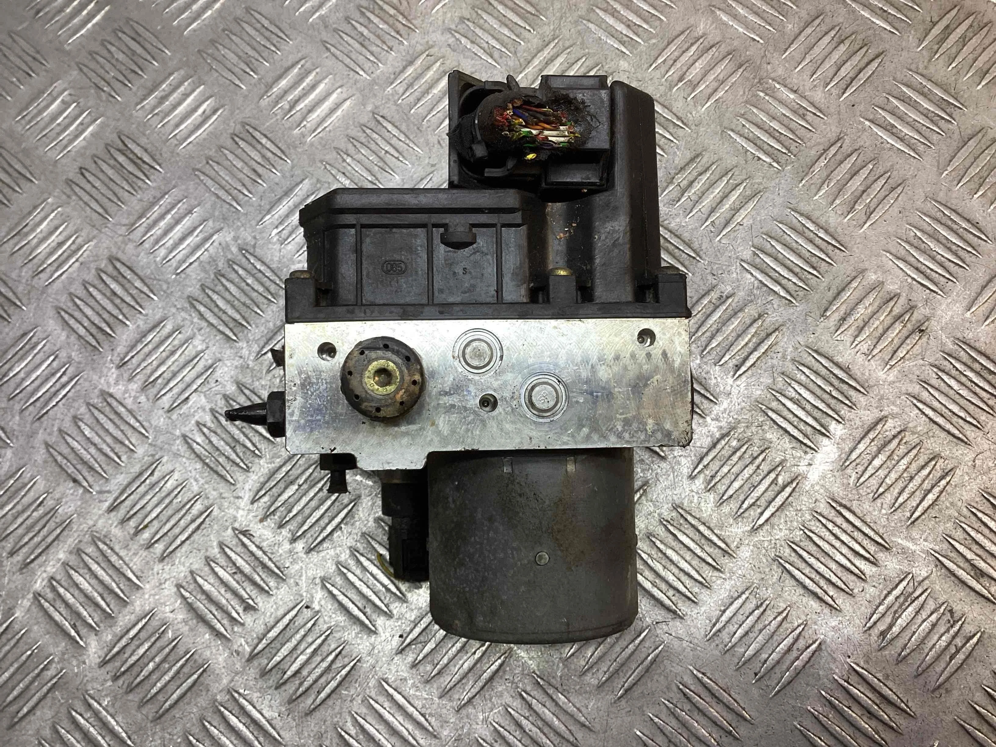 Блок ABS Volkswagen Passat Passat B5+ (3B) 2000-2005 рестайлинг 2002 1,9 TDi Дизель МКПП 5ст. Универсал.