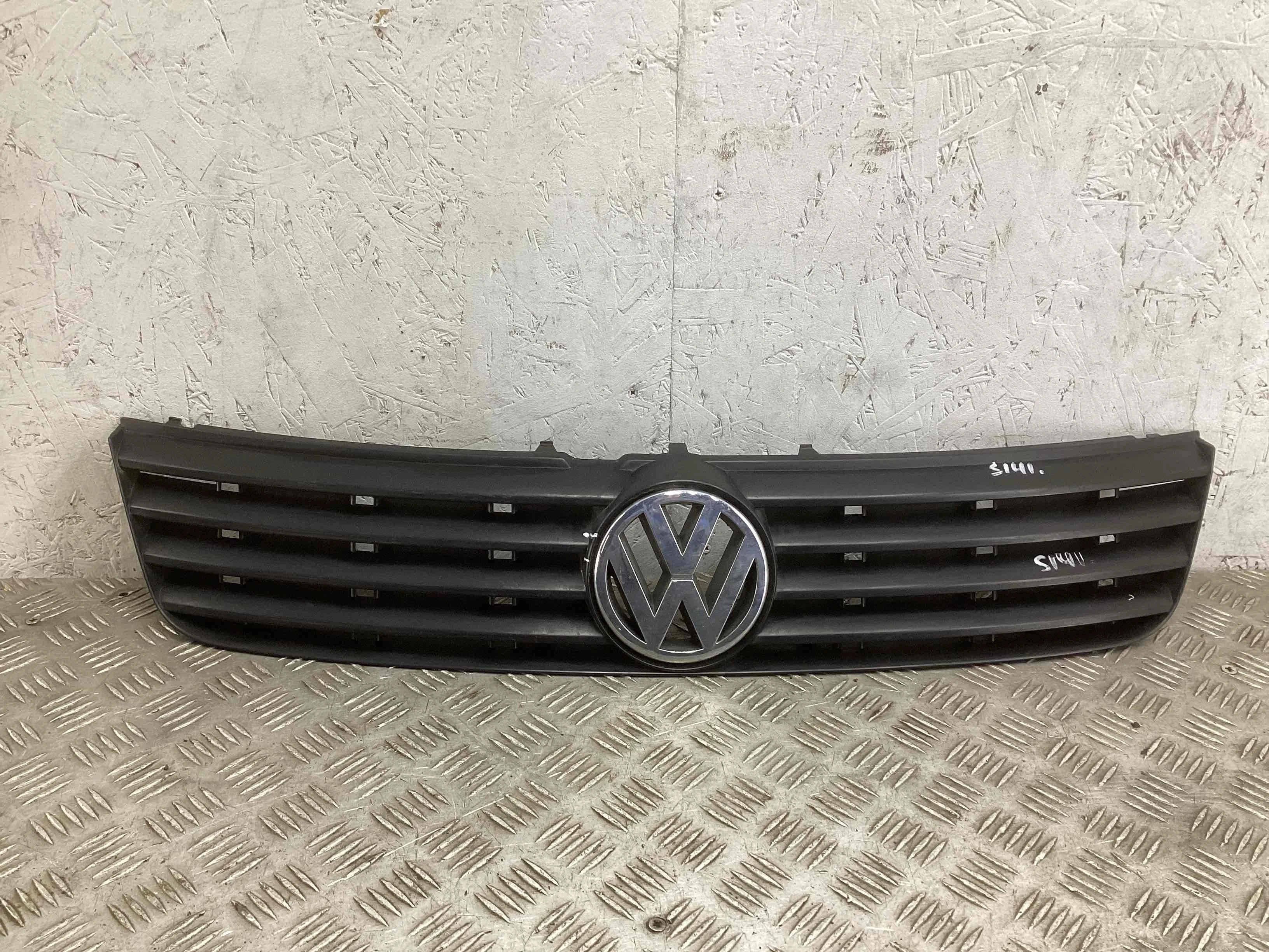 Решетка радиатора Volkswagen Passat Passat B5 (3B) 1996-2000 1998 1,6 i Бензин МКПП 5ст. Седан.