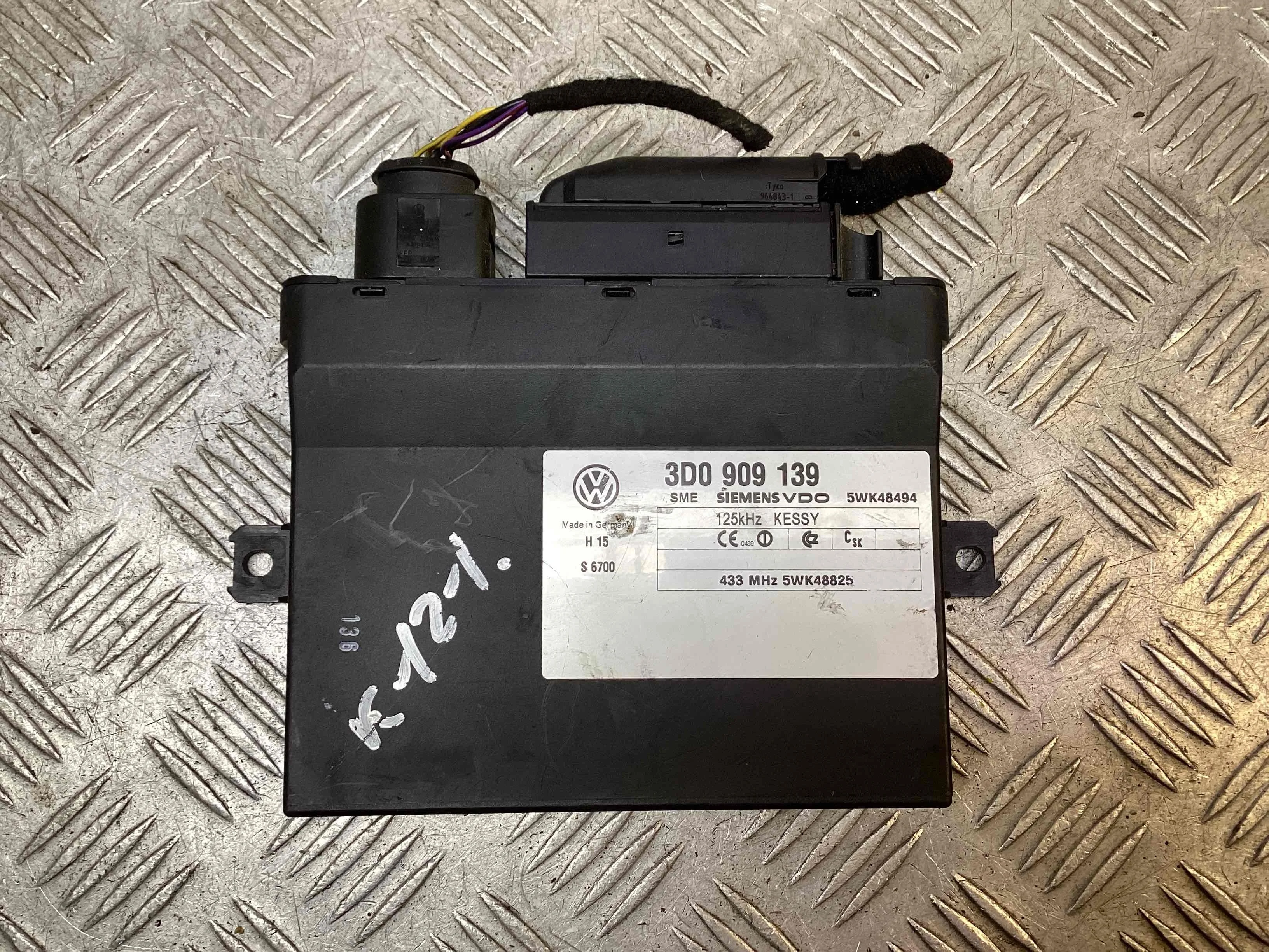 Блок управления центральным замком Volkswagen Touareg Touareg I (7L) 2002-2006 2006 2,5 TDi Дизель МКПП 6ст. Внедорожник.