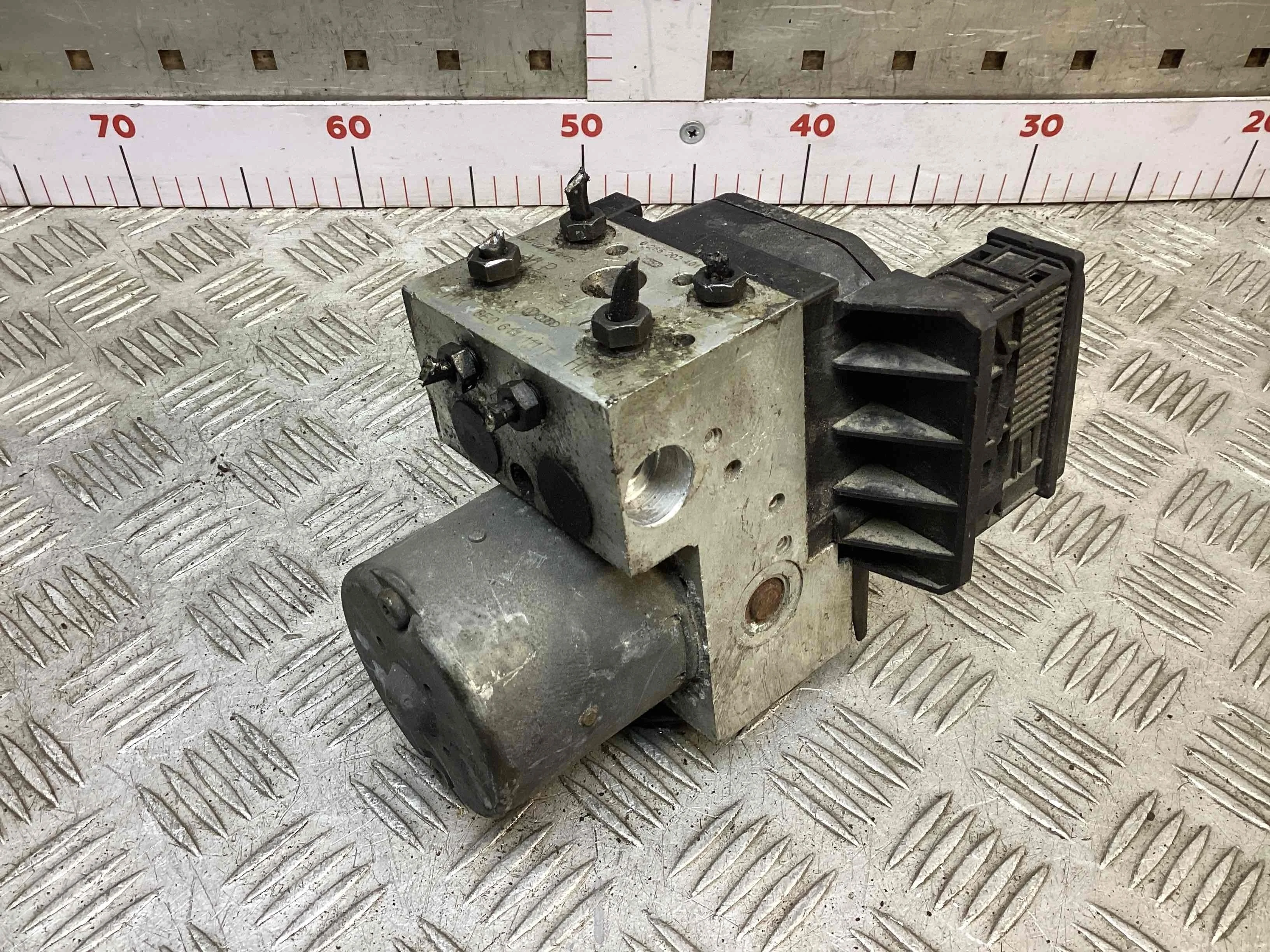Блок ABS Volkswagen Passat Passat B5+ (3B) 2000-2005 рестайлинг 2001 1,6 i Бензин МКПП 5ст. Универсал.