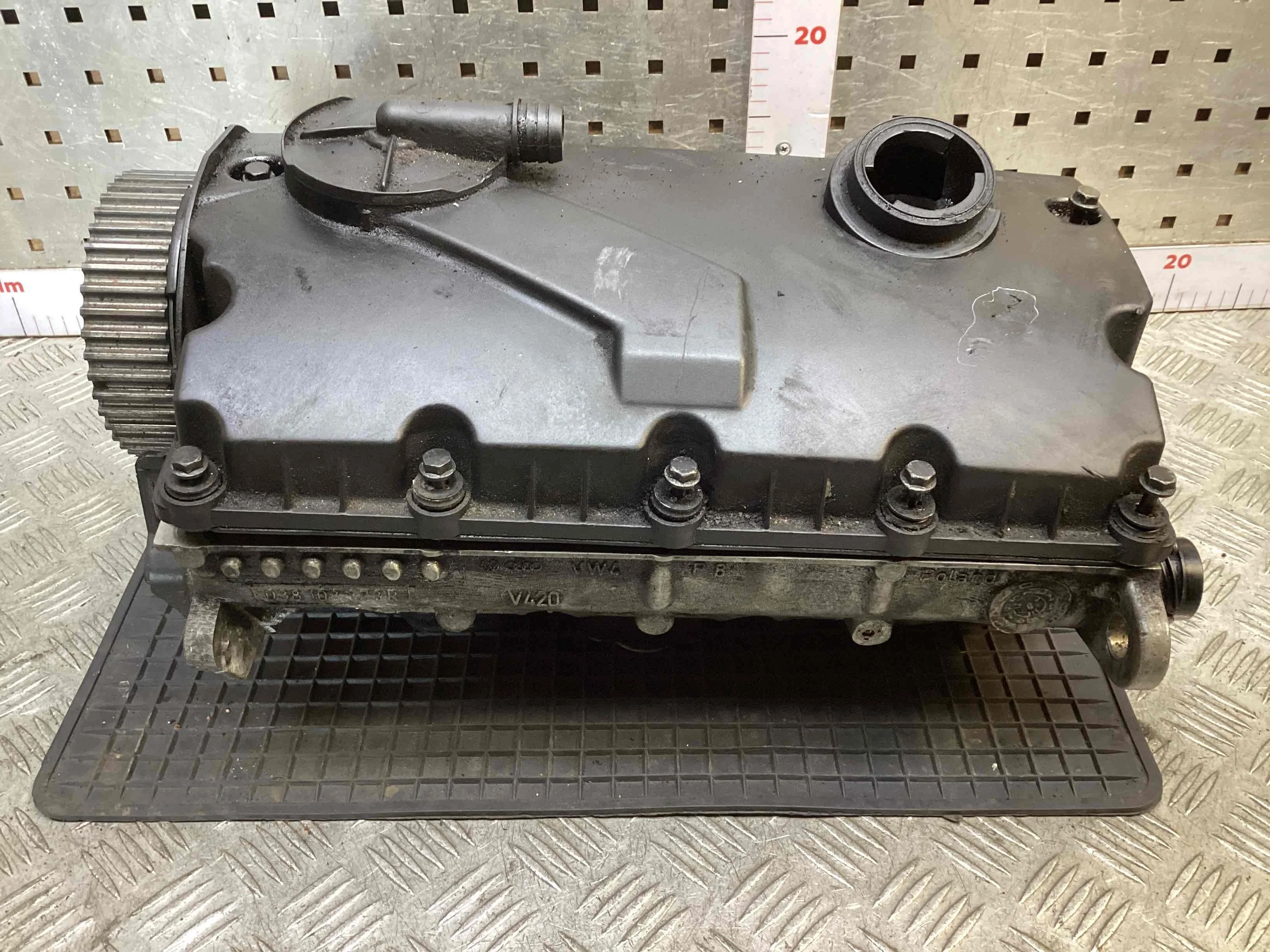Головка блока цилиндров Volkswagen Passat Passat B6 (3C) 2005-2010 2006 1,9 TDi Дизель МКПП Универсал.