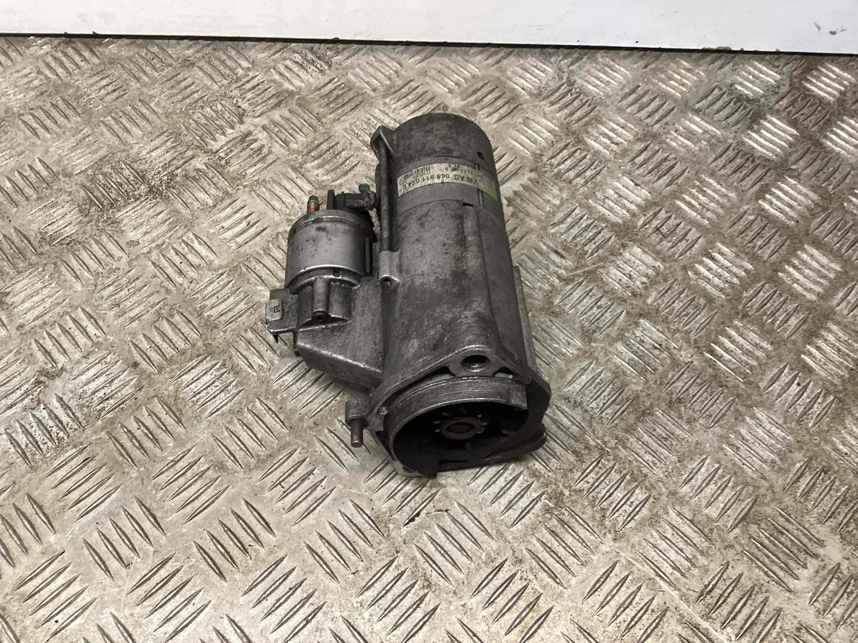 Стартер Audi A4 A4 B6 (8EC, 8E5) 2000-2004 2004 1,9 TDi Дизель МКПП 6ст. Седан.