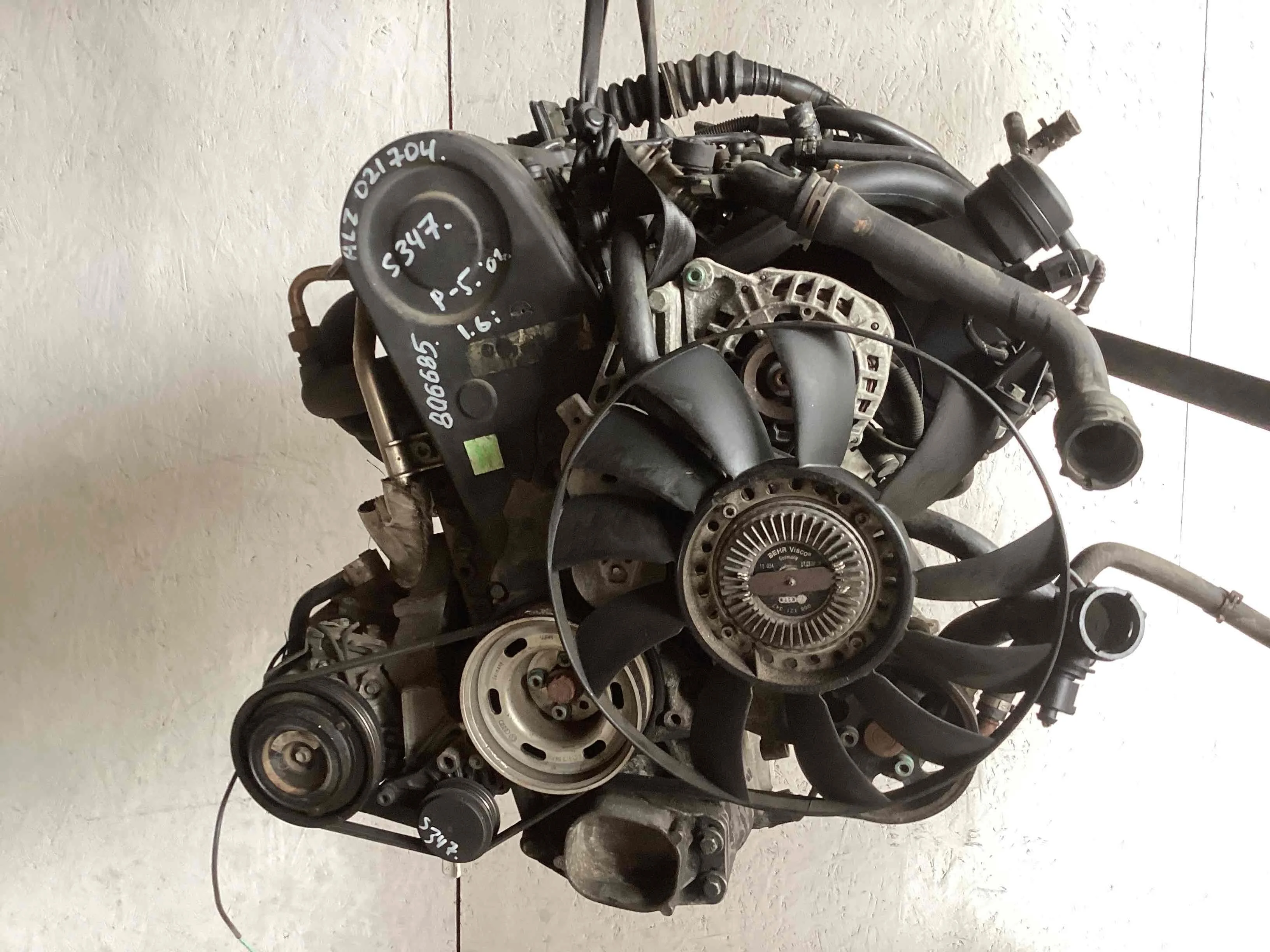 Двигатель Volkswagen Passat Passat B5+ (3B) 2000-2005 рестайлинг 2001 1,6 i Бензин МКПП 5ст. Универсал.