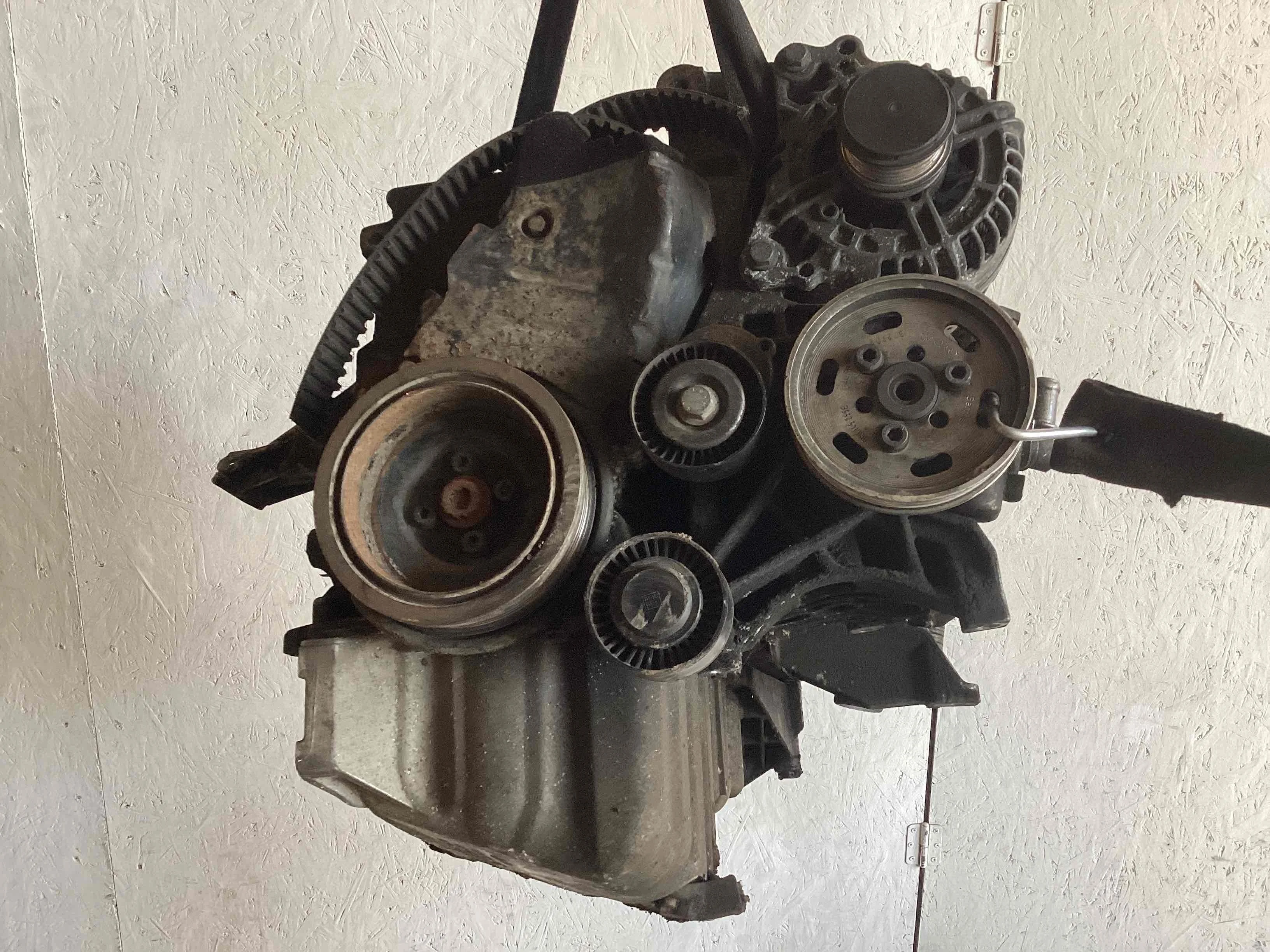 Блок цилиндров Audi A4 A4 B6 (8EC, 8E5) 2000-2004 2003 1,9 TDi Дизель МКПП 5ст. Универсал.