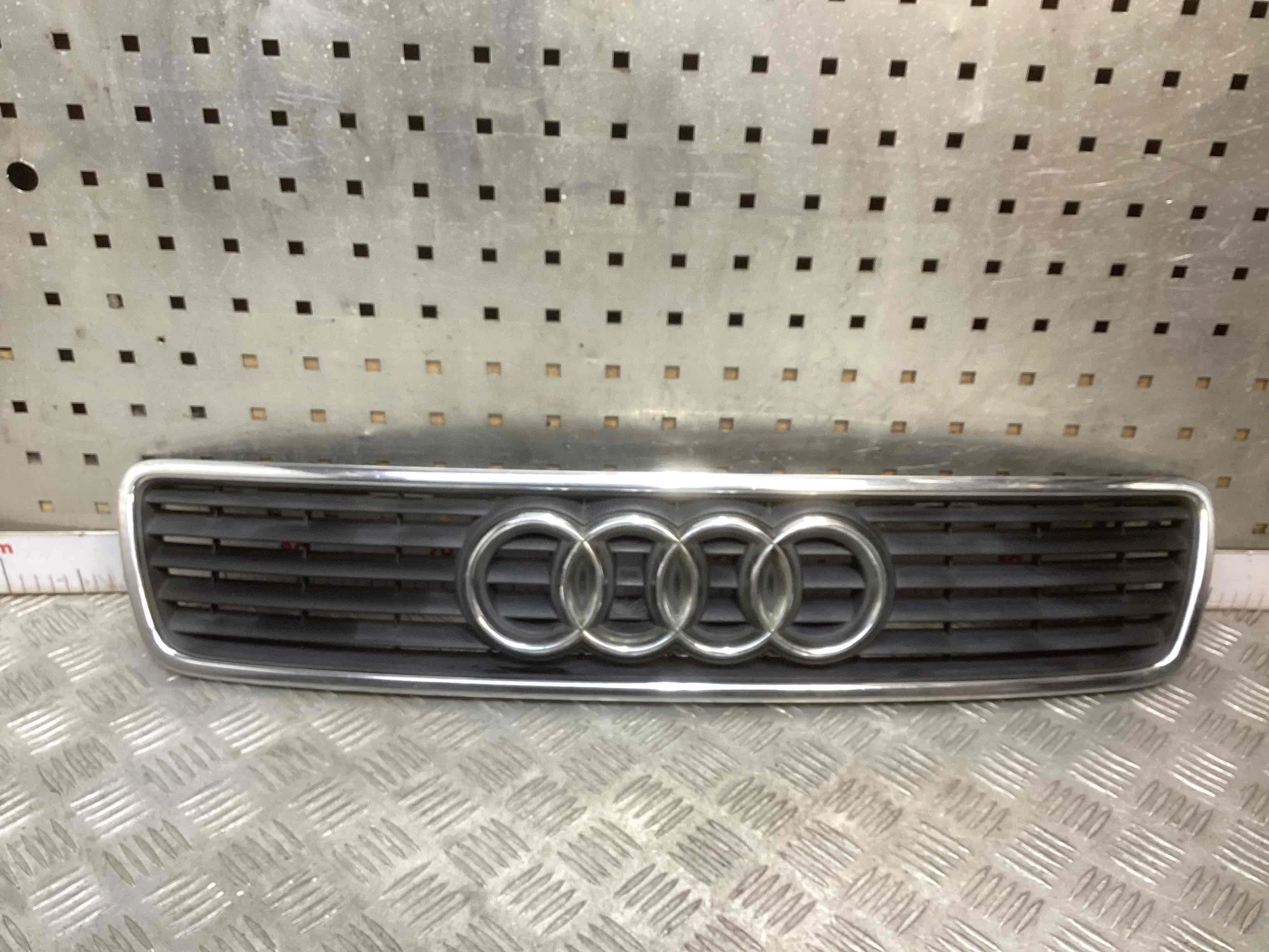 Решетка радиатора Audi A4 A4 B5 (8D) 1994-1999 1998 1,6 i Бензин МКПП Седан.