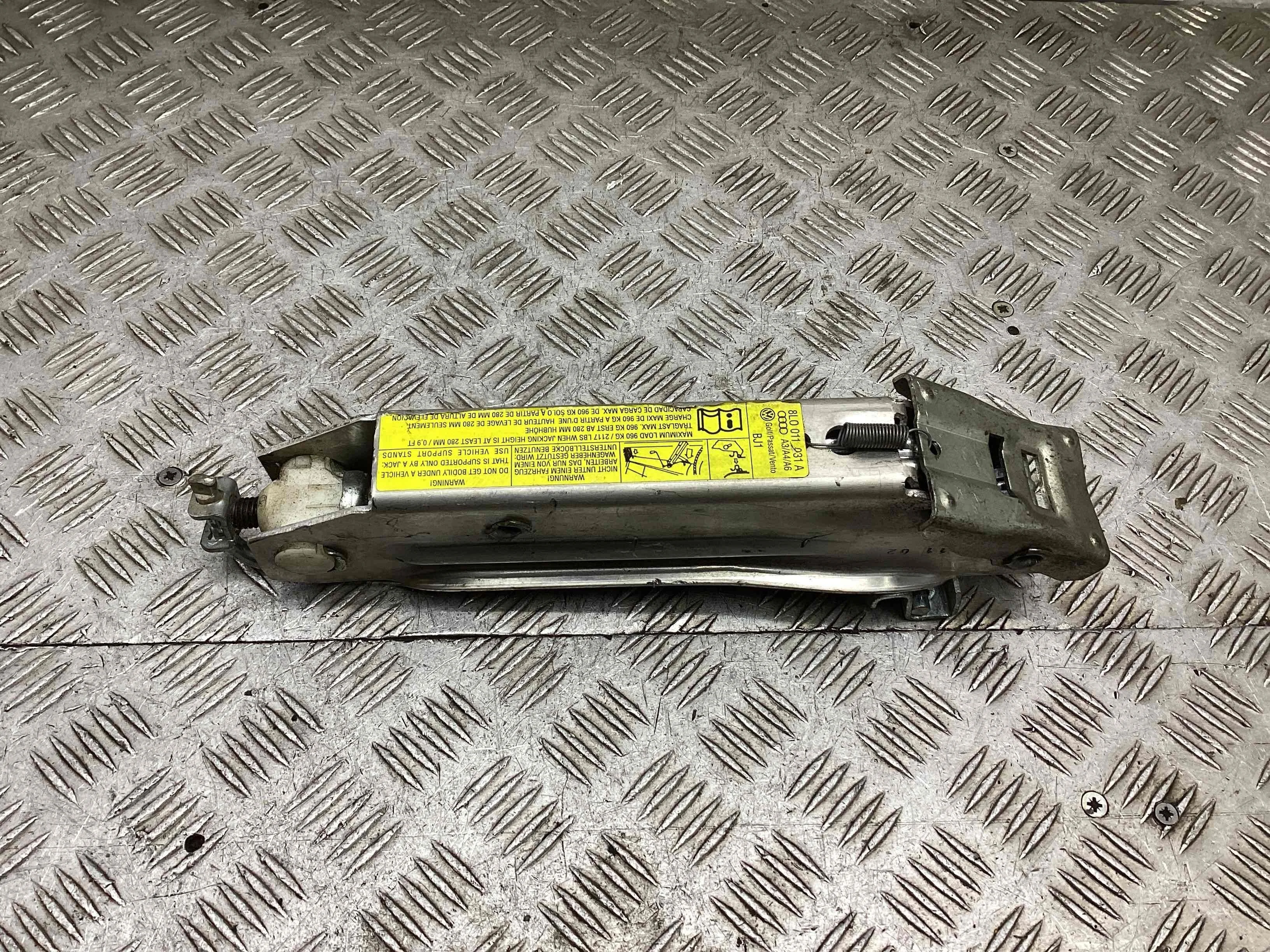 Домкрат Volkswagen Jetta Jetta V (1K) 2005-2011 2005 1,6 i Бензин МКПП Седан.