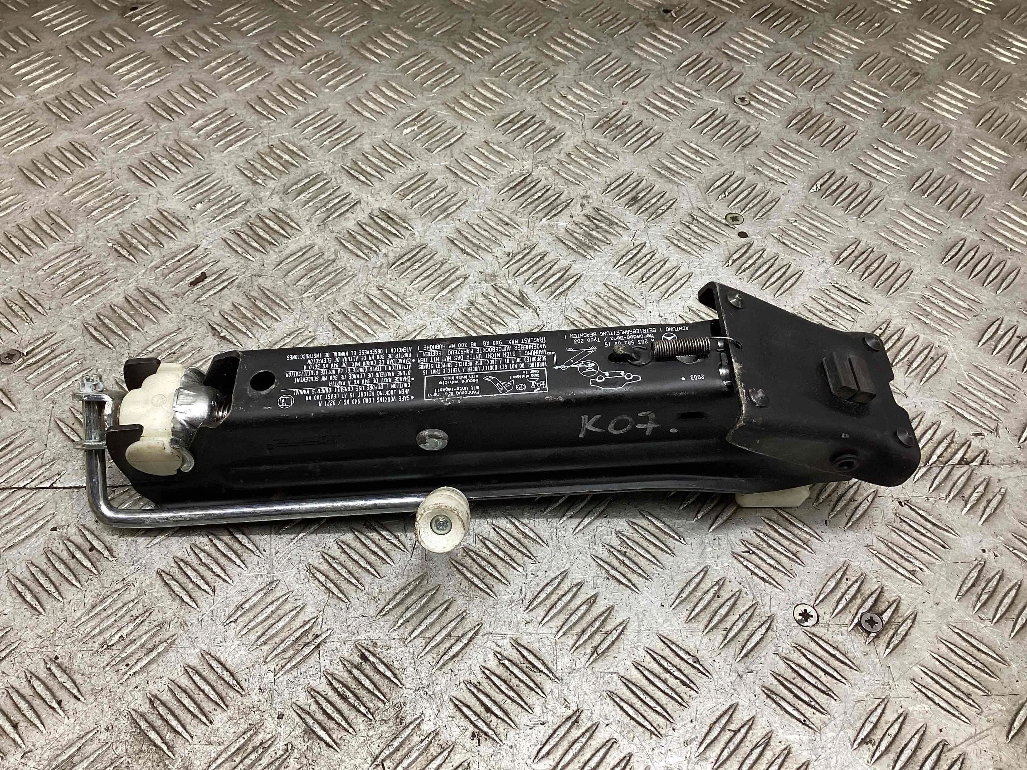 Домкрат Mercedes C (W203) 2000-2004  2003 1,8 компр. Бензин АКПП Седан.