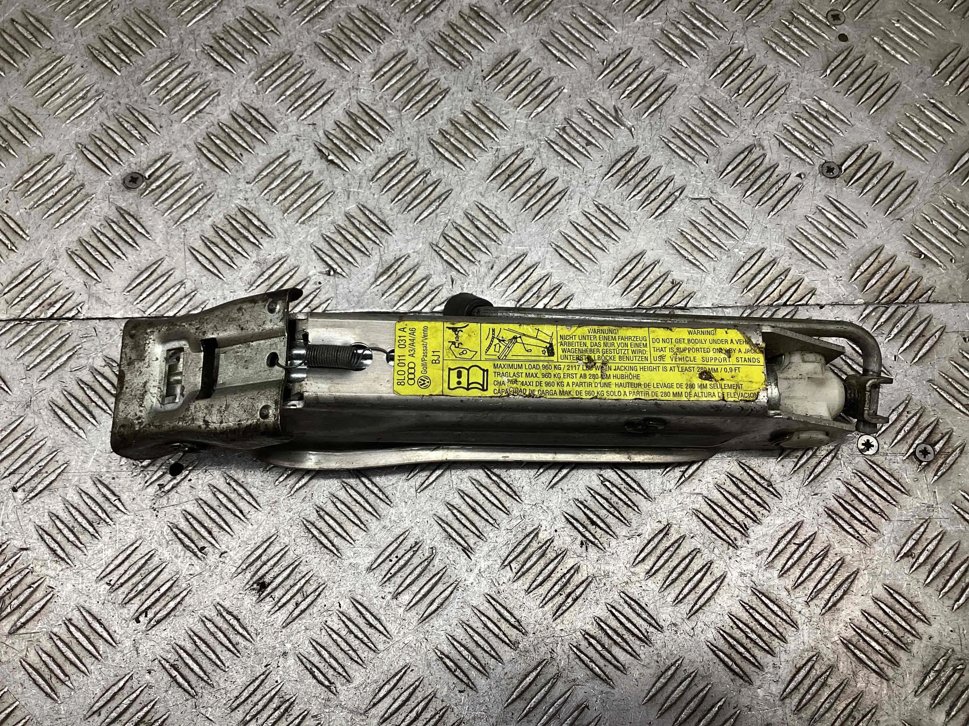 Домкрат Audi A4 A4 B5 (8D) 1999-2001 рестайлинг 2000 1,8 i Бензин МКПП Седан.