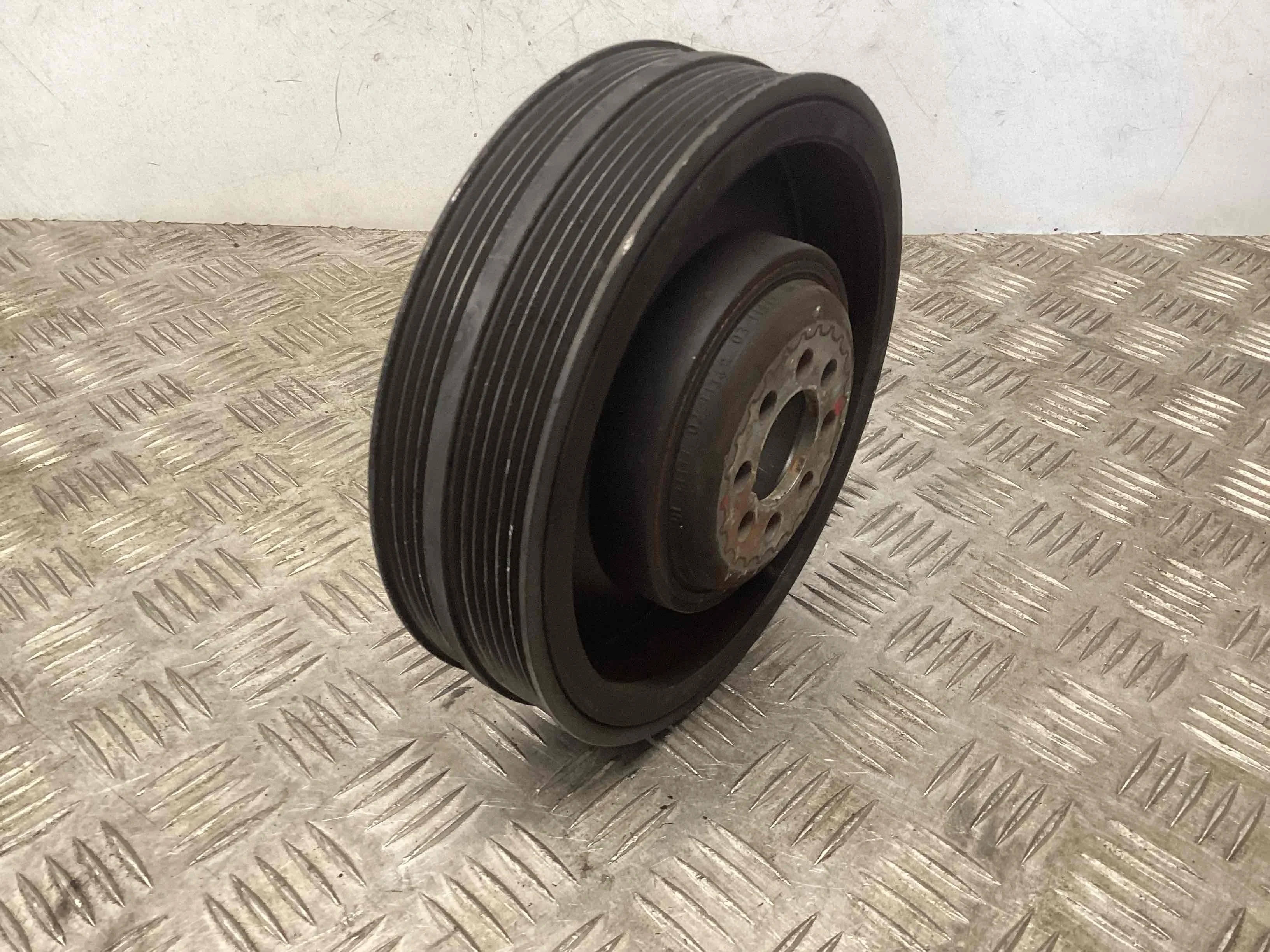 Шкив коленвала Audi A6 A6 C5 (4B) 2001-2004 рестайлинг 2004 2,5 TDi Дизель Вариатор Седан.