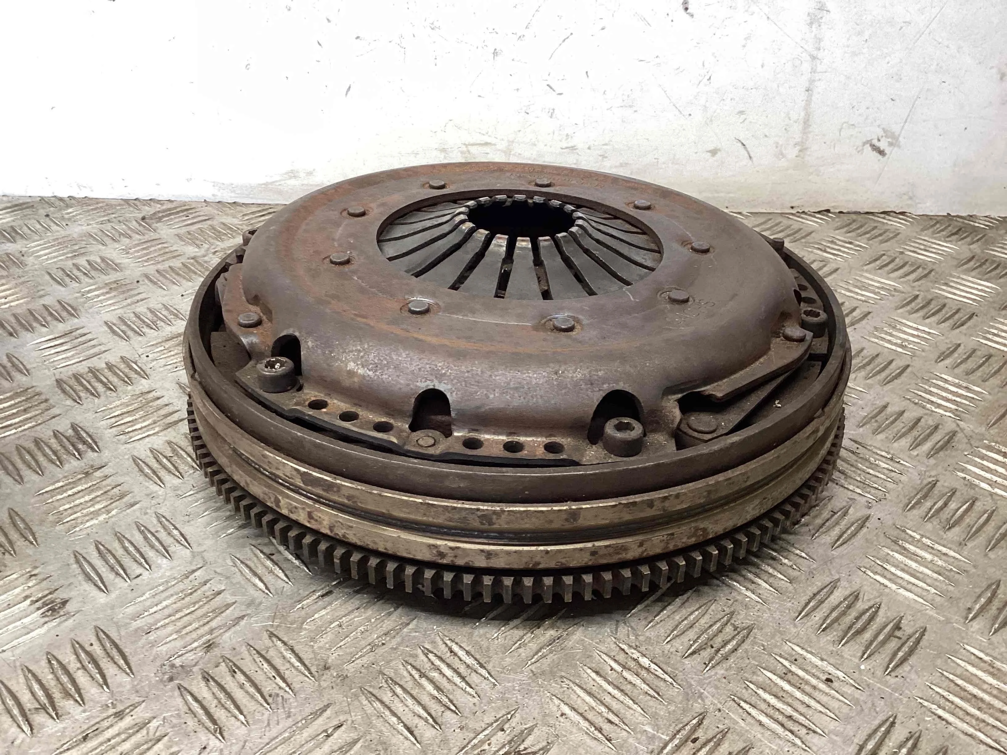 Маховик Audi A4 A4 B6 (8EC, 8E5) 2000-2004 2002 2,0 i Бензин МКПП 5ст. Универсал.
