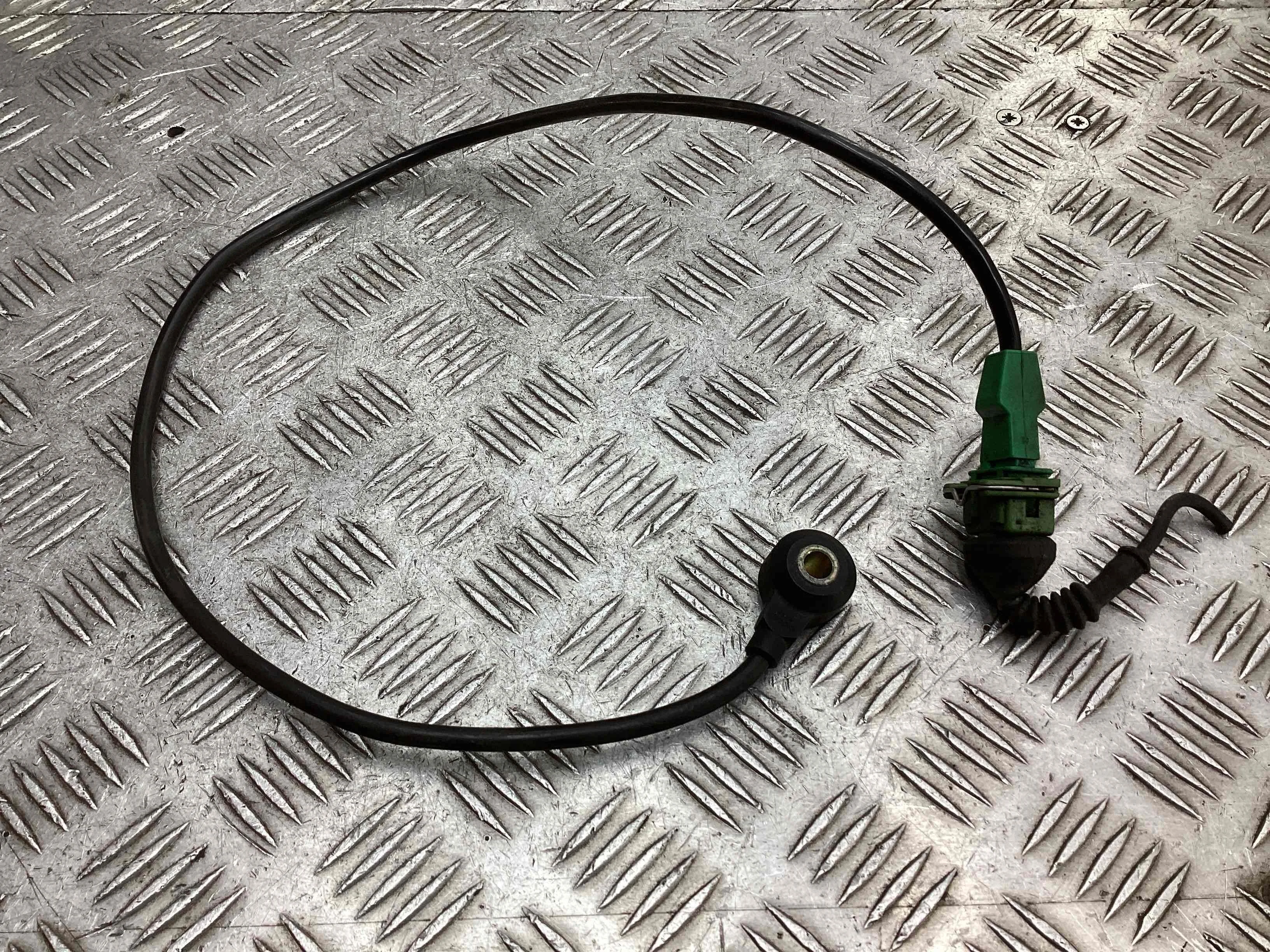 Датчик детонации Volkswagen Passat Passat B5 (3B) 1996-2000 1998 1,6 i Бензин МКПП 5ст. Седан.