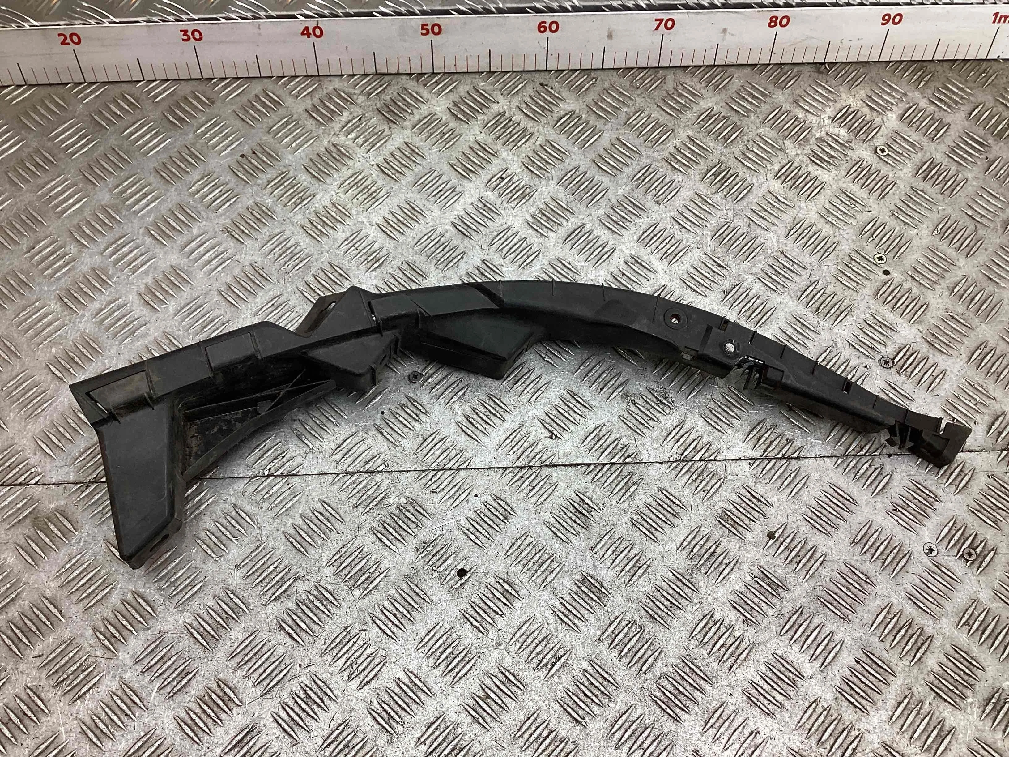 Кронштейн крепления бампера переднего Volkswagen Passat Passat B5 (3B) 1996-2000 1998 1,6 i Бензин МКПП 5ст. Универсал.