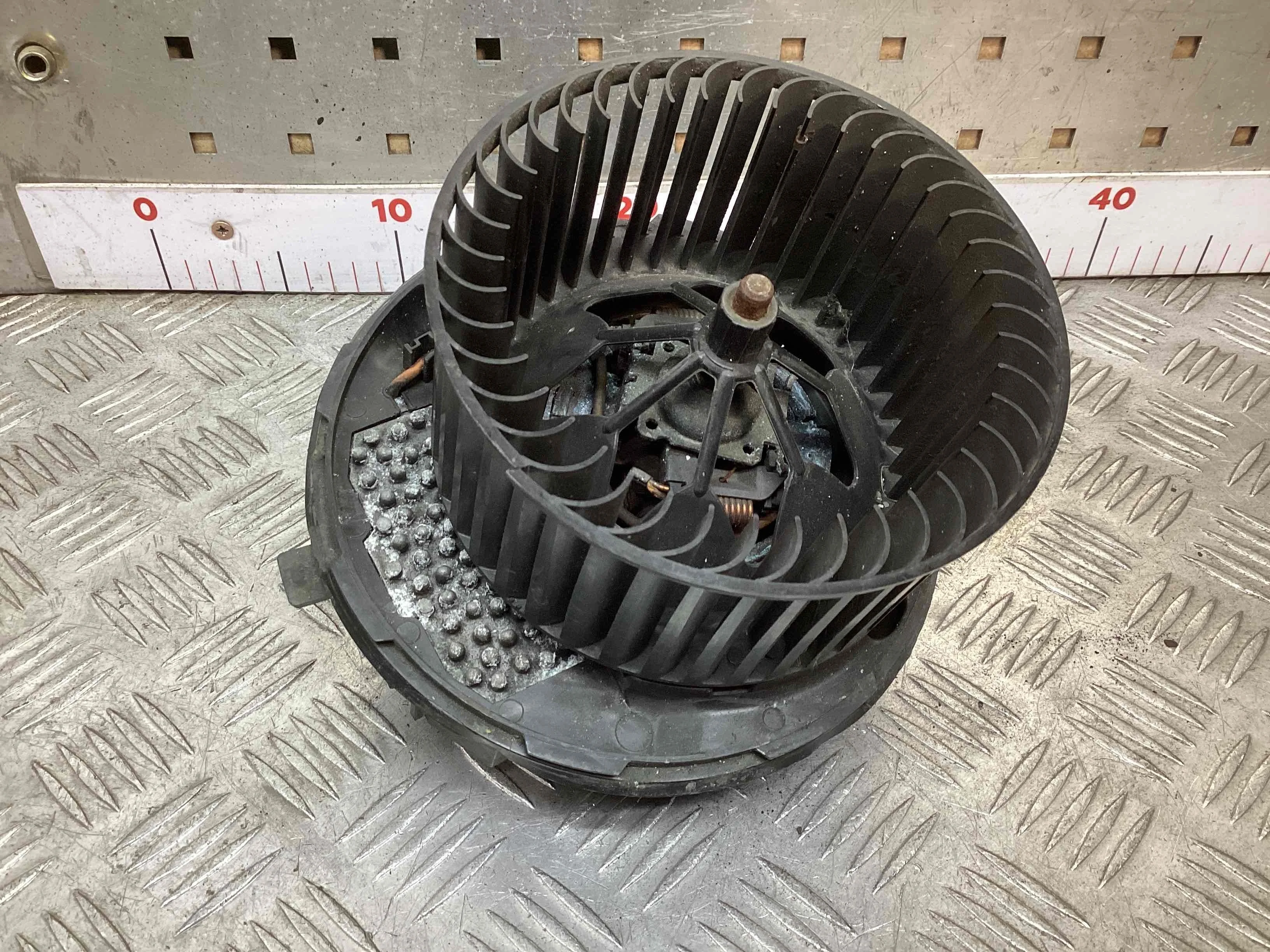 Моторчик печки Volkswagen Passat Passat B6 (3C) 2005-2010 2007 1,9 TDi Дизель МКПП 5ст. Седан.