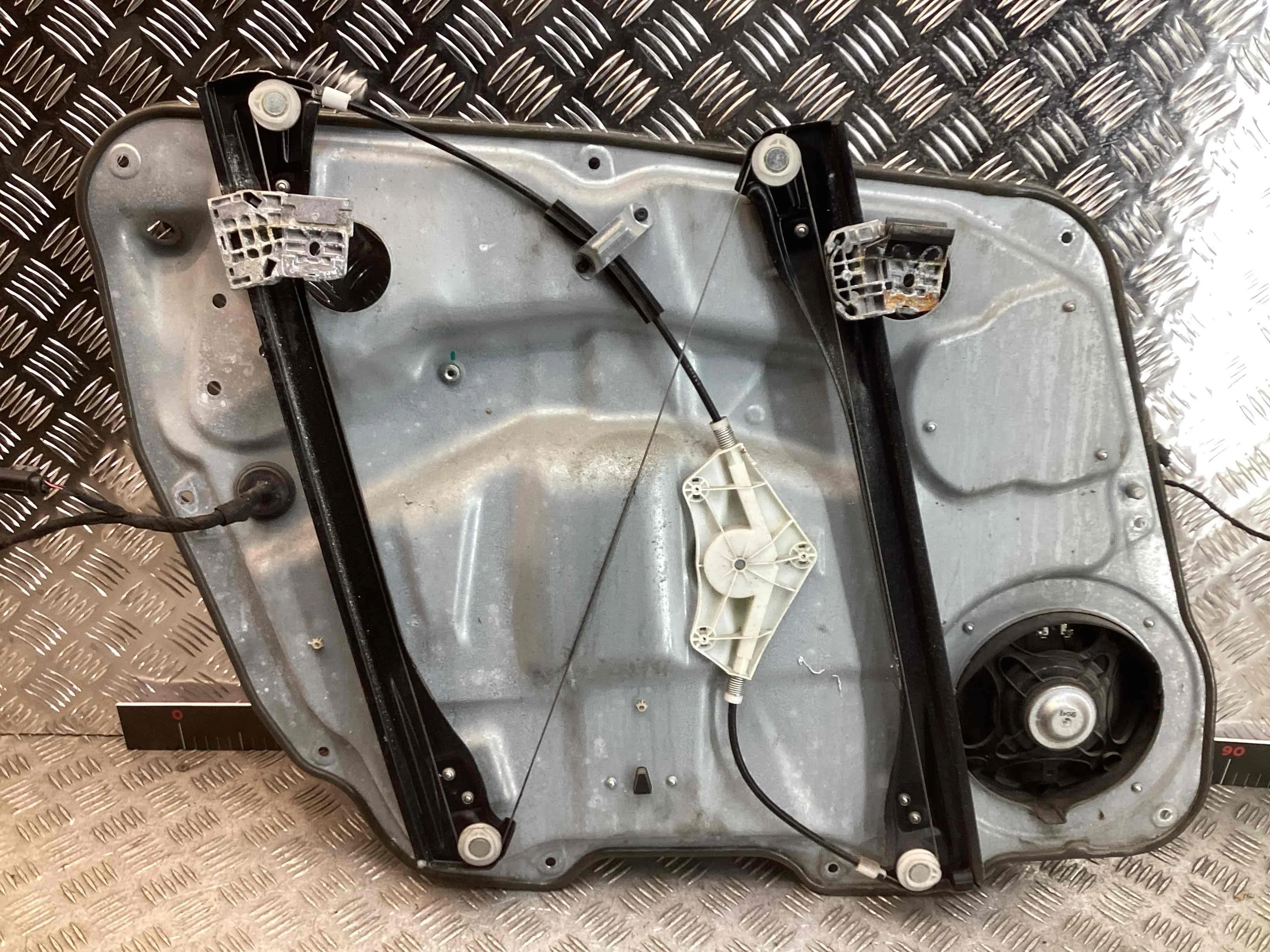 Стеклоподъемник передний правый Mercedes ML (W164) 2005-2011  2006 3,0 CDi Дизель АКПП Внедорожник.