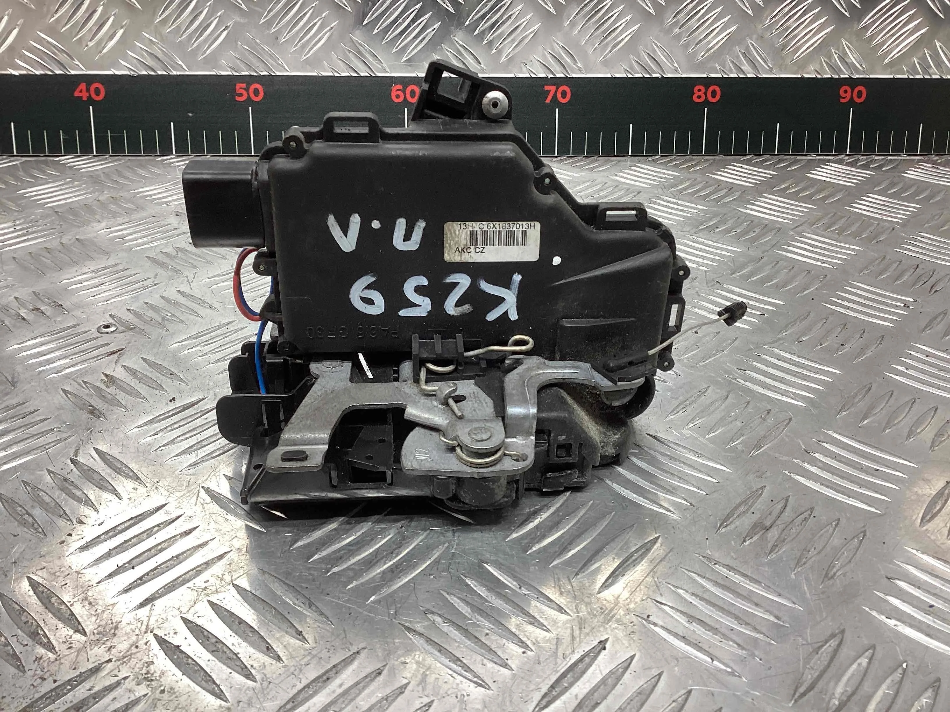 Замок двери передней левой Volkswagen Passat Passat B5 (3B) 1996-2000 1998 1,6 i Бензин АКПП Универсал.
