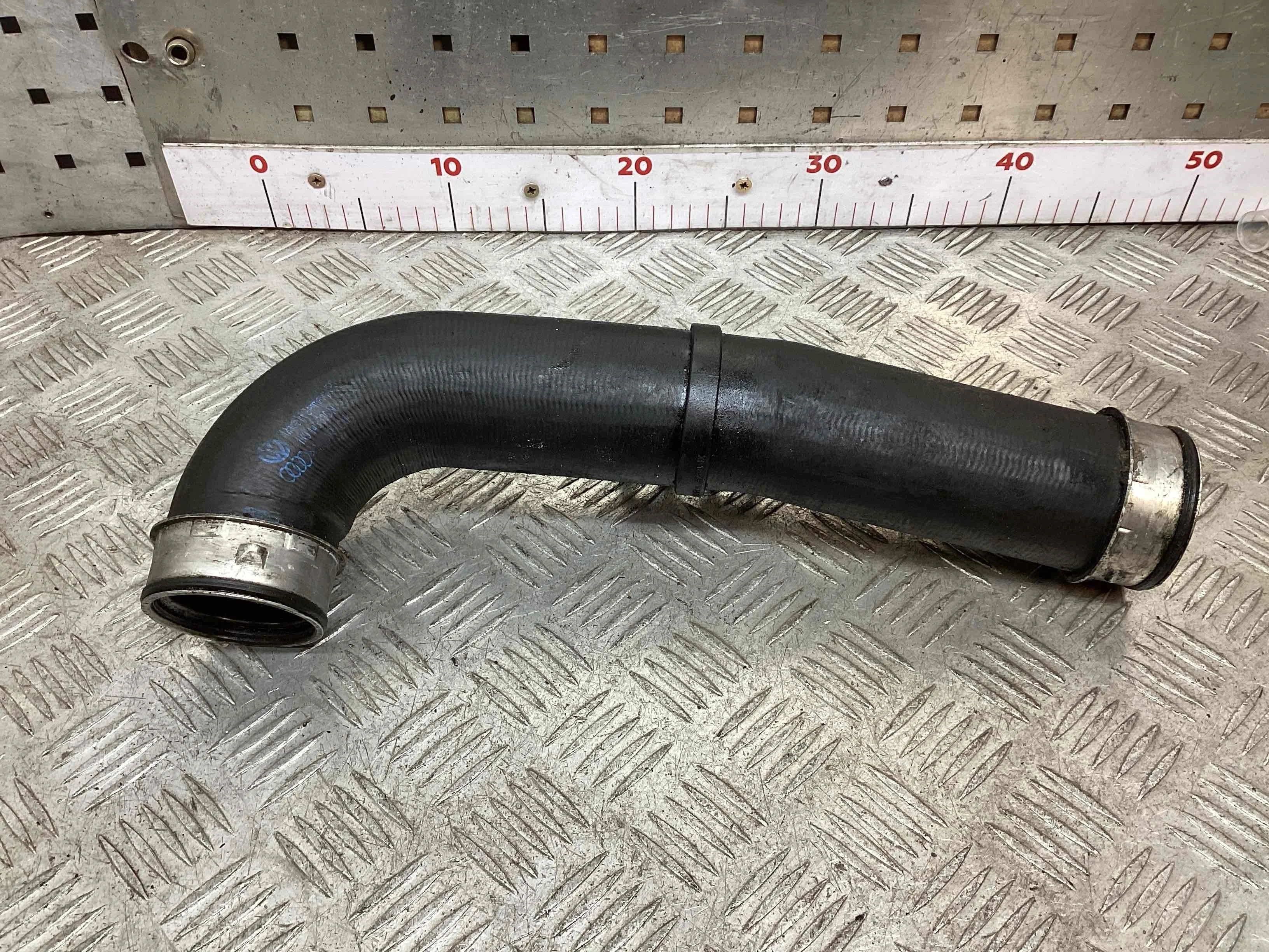 Патрубок интеркулера Volkswagen Touran Touran I (1T) 2003-2006 2005 1,9 TDi Дизель МКПП 6ст. Минивэн.