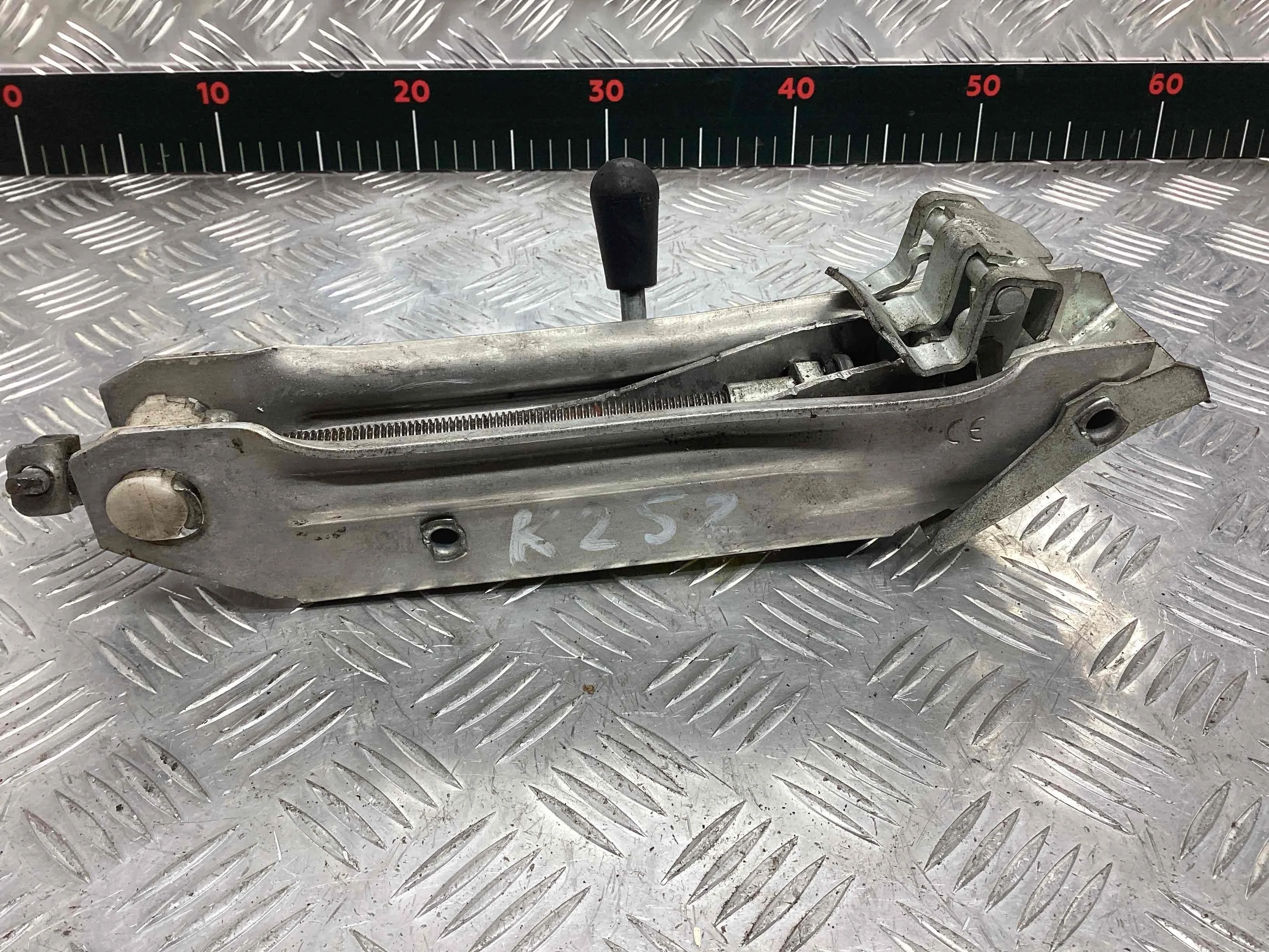 Домкрат Volkswagen Passat Passat B5+ (3B) 2000-2005 рестайлинг 2004 1,9 TDi Дизель АКПП Универсал.