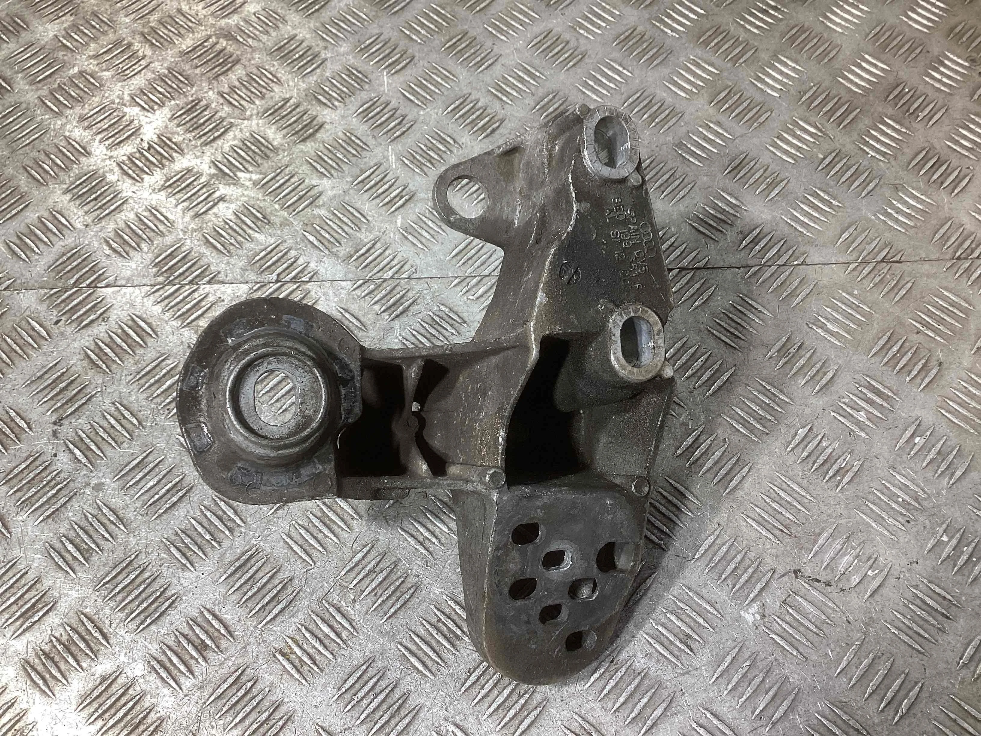 Кронштейн стабилизатора Audi A4 A4 B6 (8EC, 8E5) 2000-2004 2003 2,5 TDi Дизель АКПП Универсал.
