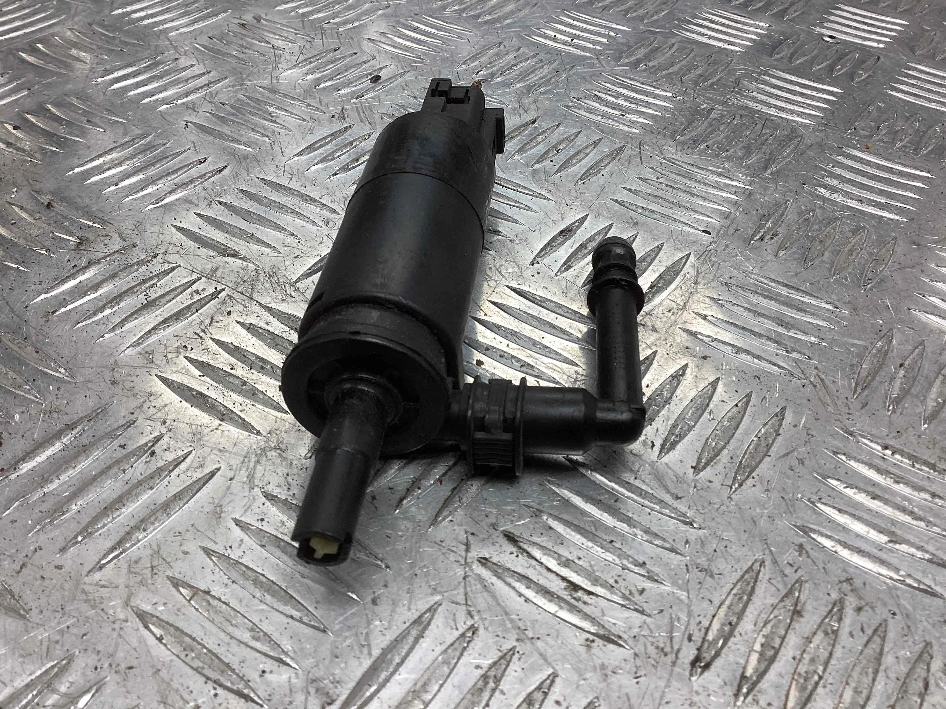 Насос (моторчик) омывателя стекла Volkswagen Touran Touran I (1T) 2003-2006 2005 1,9 TDi Дизель МКПП 6ст. Минивэн.