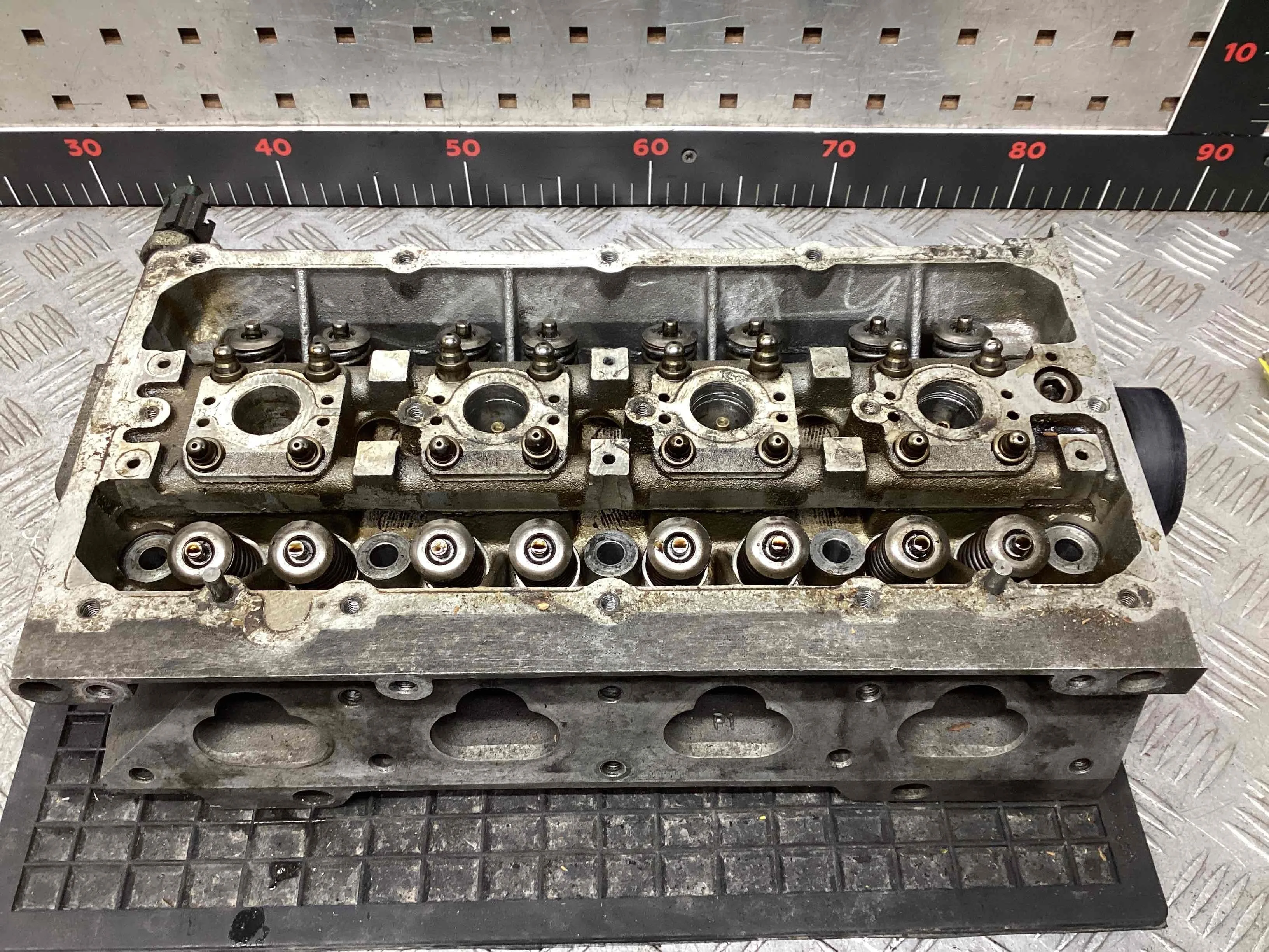 Головка блока цилиндров Volkswagen Golf Golf IV (1J) 1997-2004 2002 1,6 i Бензин МКПП Хэтчбек.