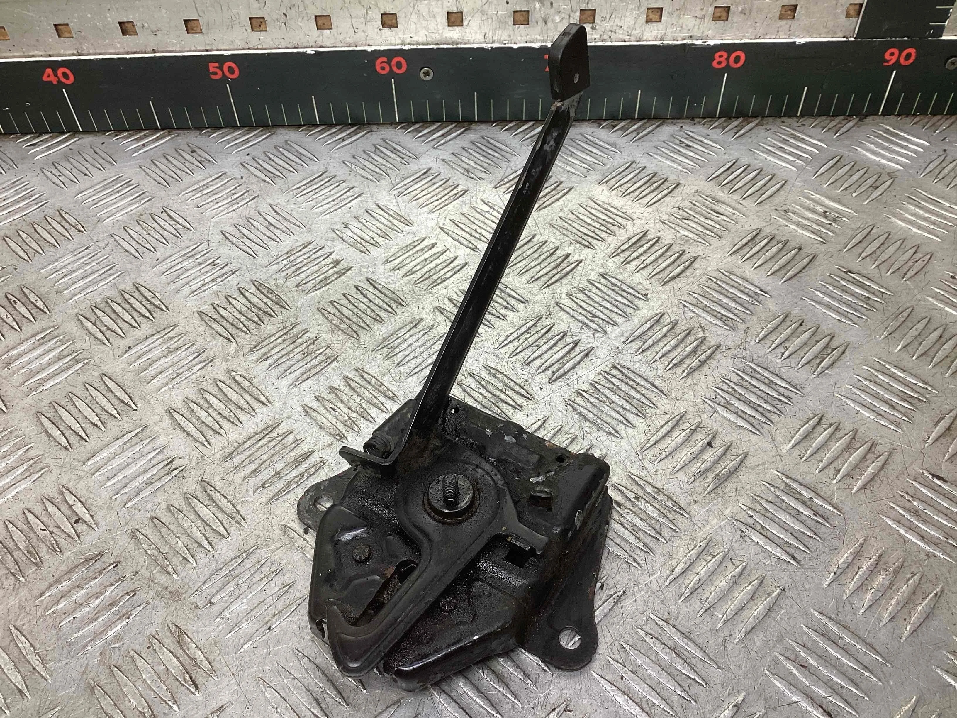 Замок капота Kia Sorento Sorento I (JC/BL) 2002-2006 2006 2,5 CRDi Дизель МКПП 5ст. Внедорожник.