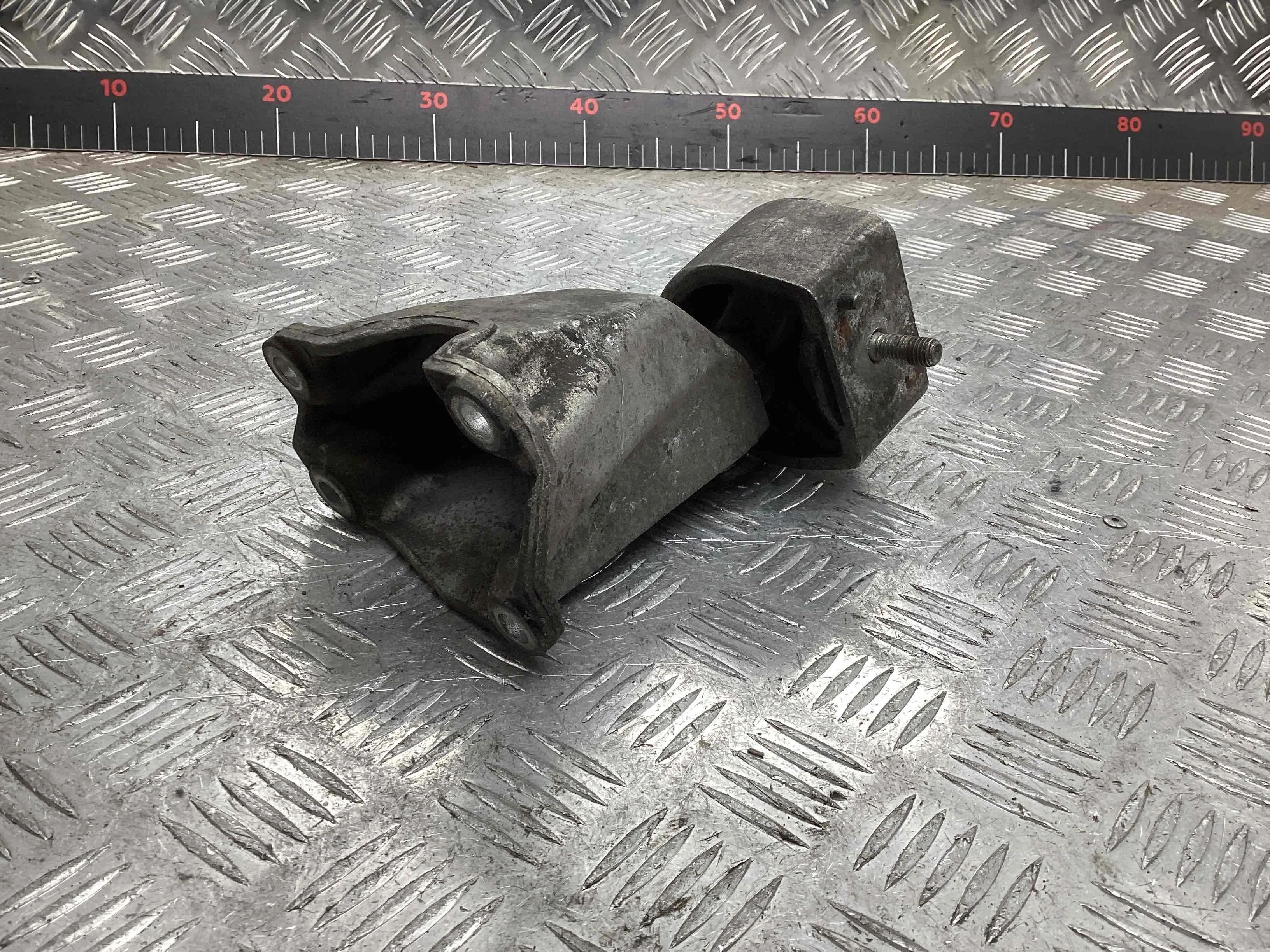 Кронштейн КПП Volkswagen Passat Passat B5 (3B) 1996-2000 2000 1,6 i Бензин МКПП 5ст. Седан.