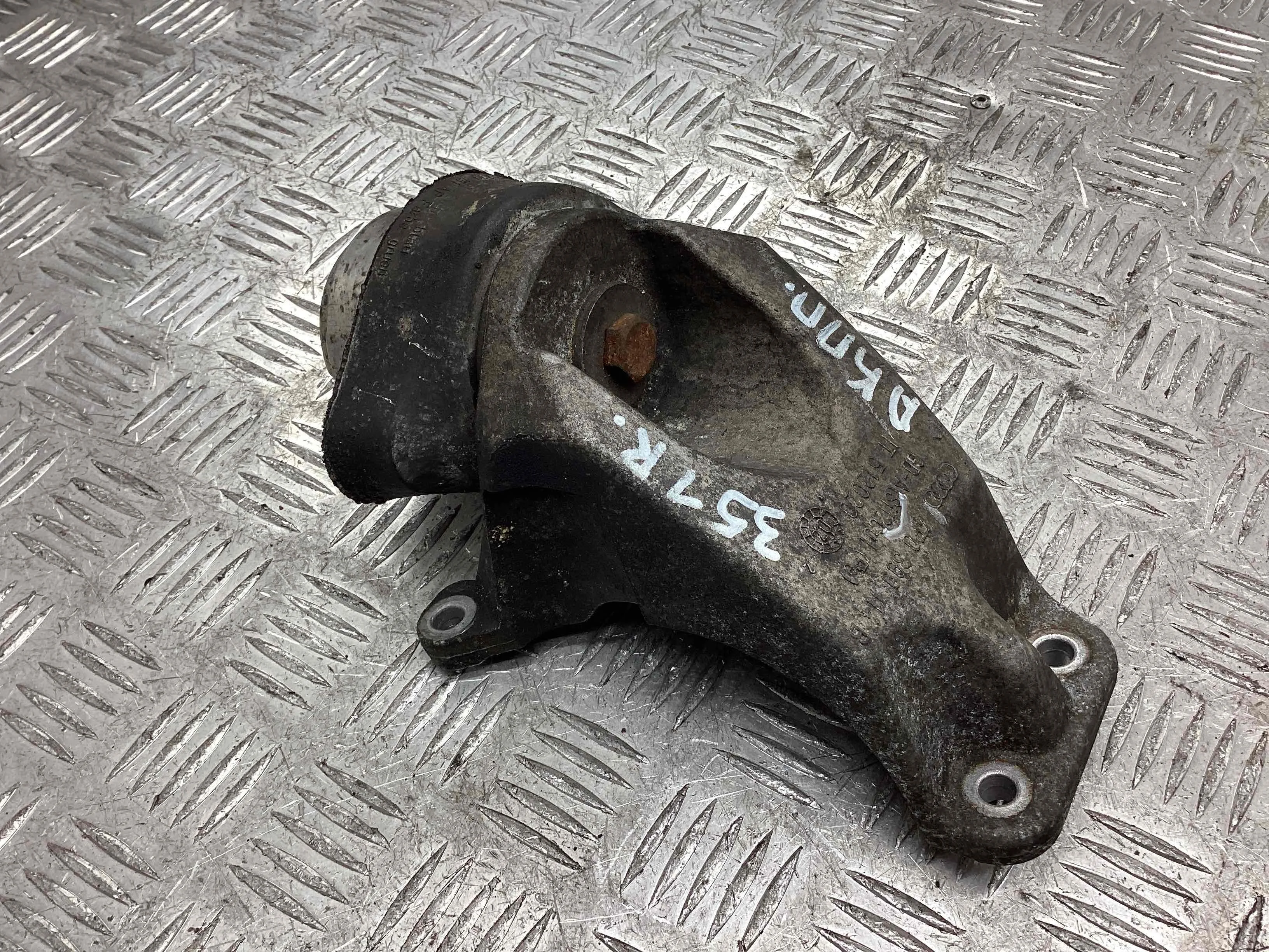 Подушка крепления КПП Audi A6 A6 C6 (4F) 2004-2008 2007 3,0 TDi Дизель АКПП Универсал.