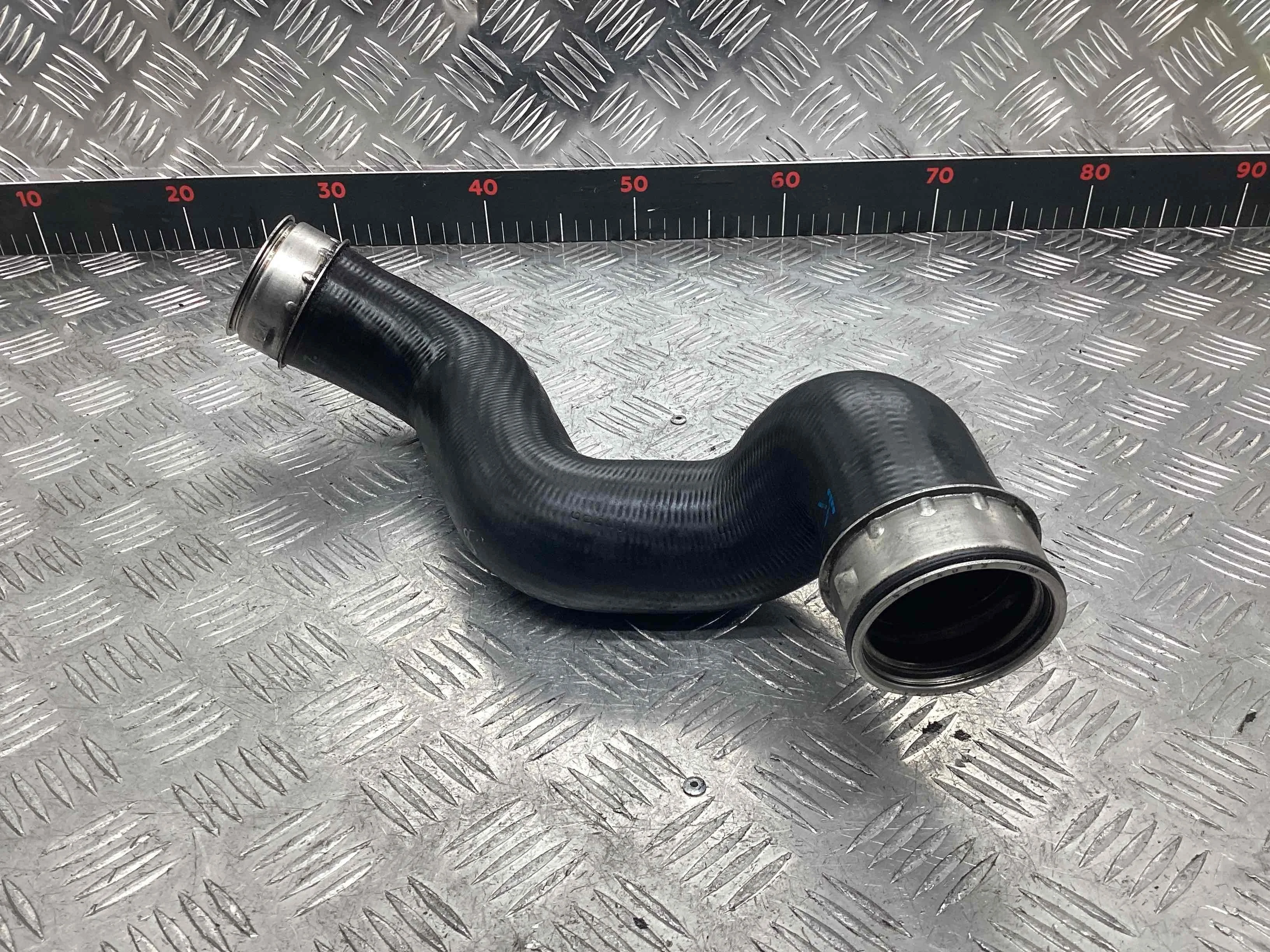 Патрубок интеркулера Volkswagen Passat Passat B5+ (3B) 2000-2005 рестайлинг 2001 1,9 TDi Дизель МКПП 5ст. Универсал.