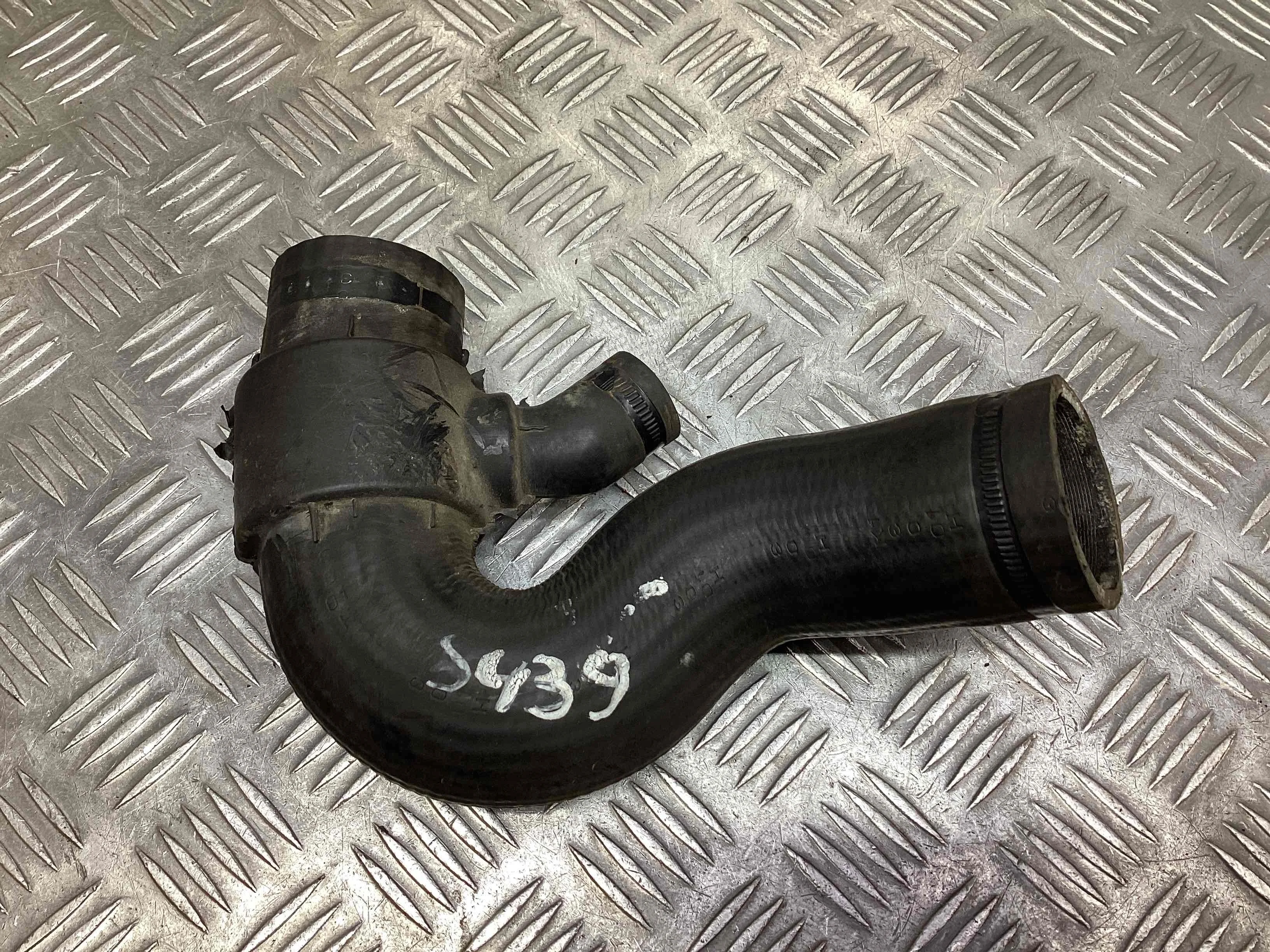 Патрубок интеркулера Audi A6 A6 C5 (4B) 1997-2001 2001 1,8 Ti Бензин МКПП 5ст. Универсал.