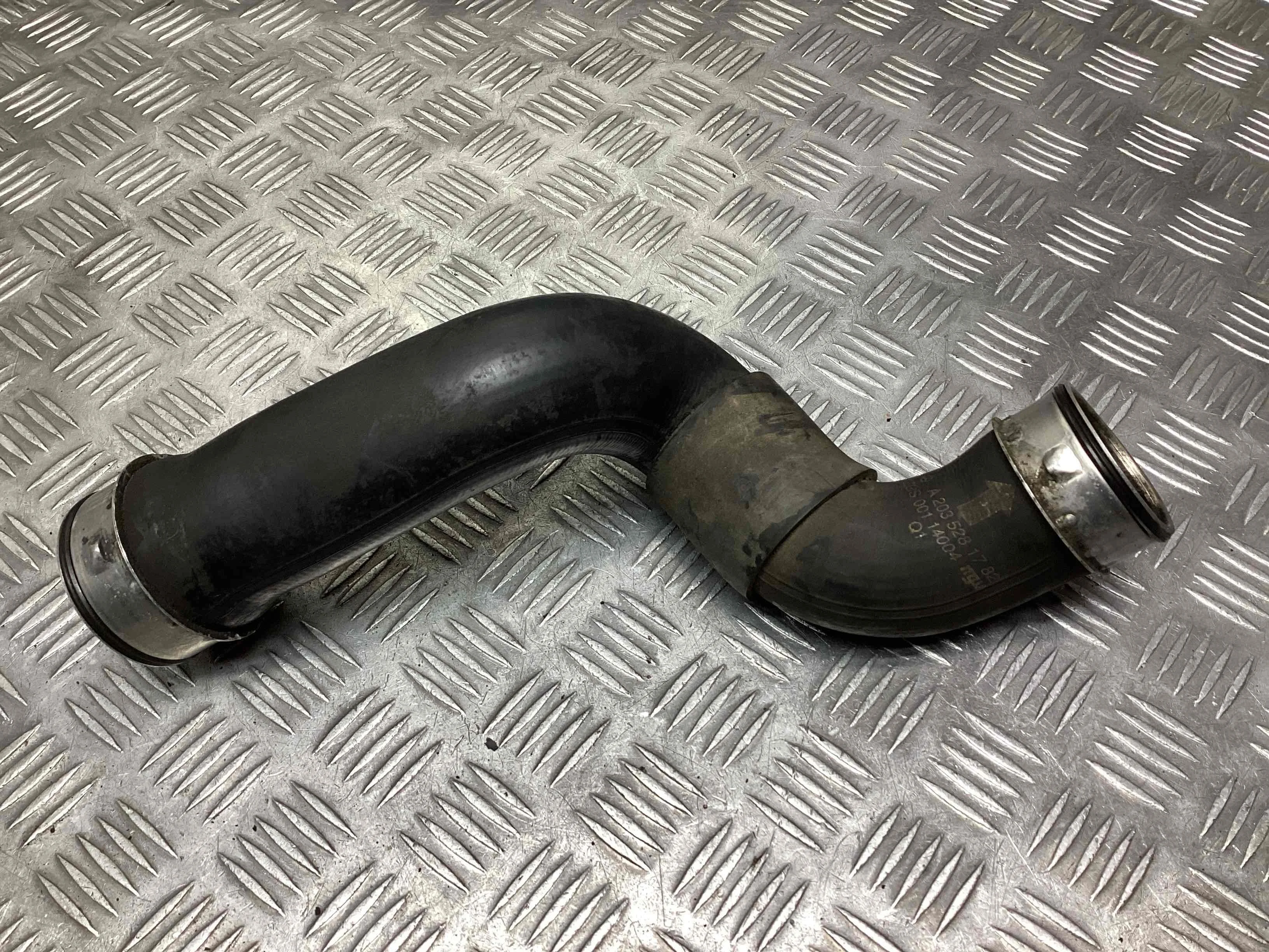 Патрубок интеркулера Mercedes C (W203) 2000-2004  2002 2,2 CDi Дизель АКПП Купе.