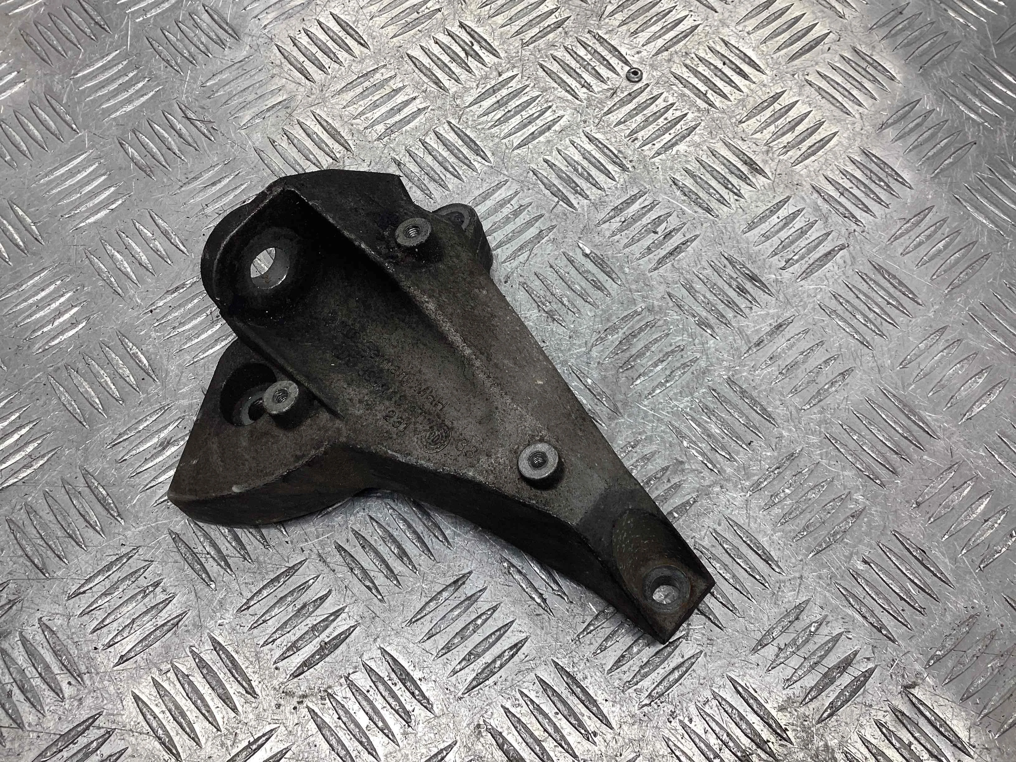 Кронштейн КПП Seat Alhambra Alhambra I (7M) 2000-2010 рестайлинг 2001 1,9 TDi Дизель МКПП 6ст. Минивэн.