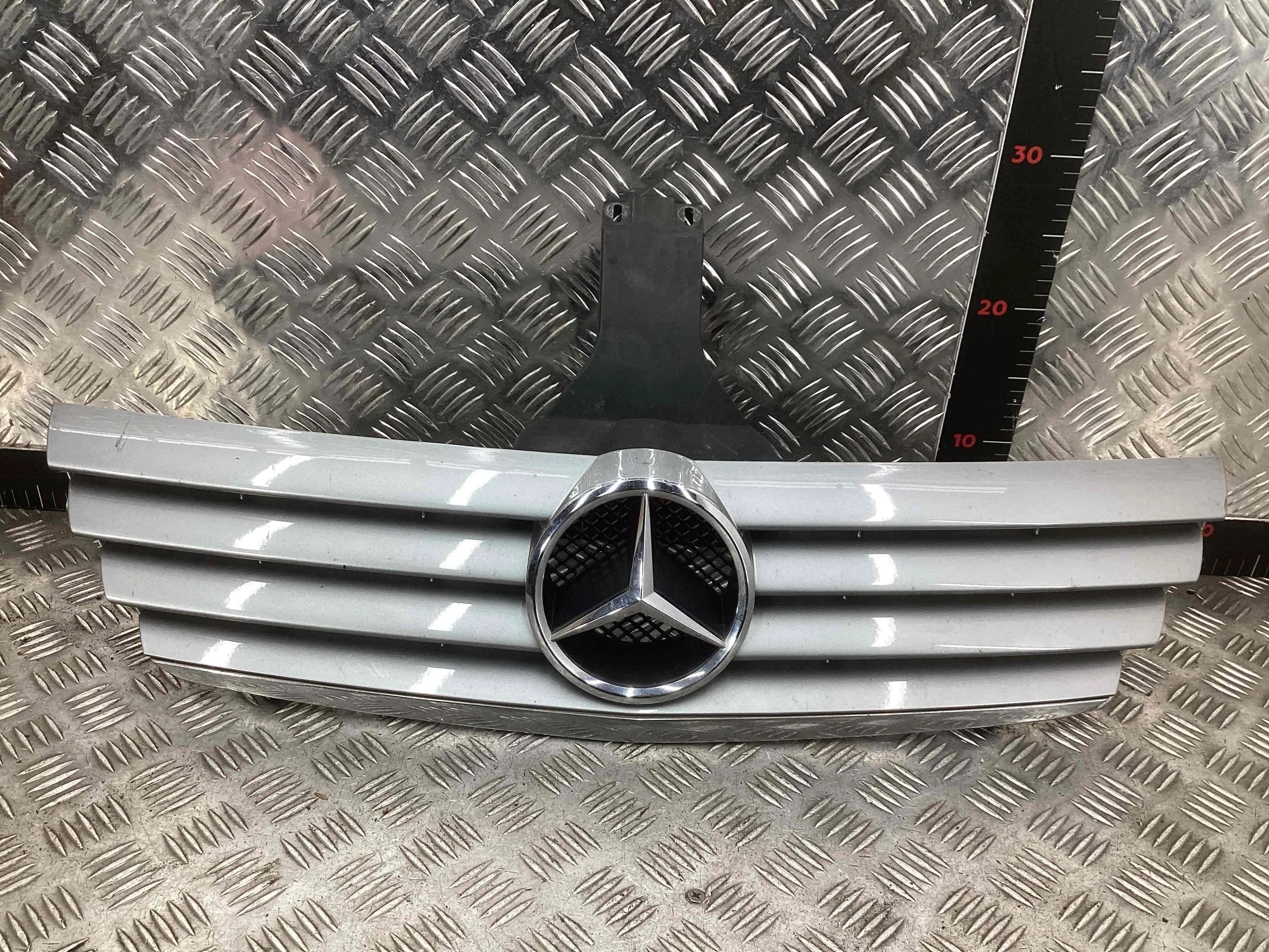 Решетка радиатора Mercedes C (W203) 2000-2004  2001 2,2 CDi Дизель АКПП Купе.