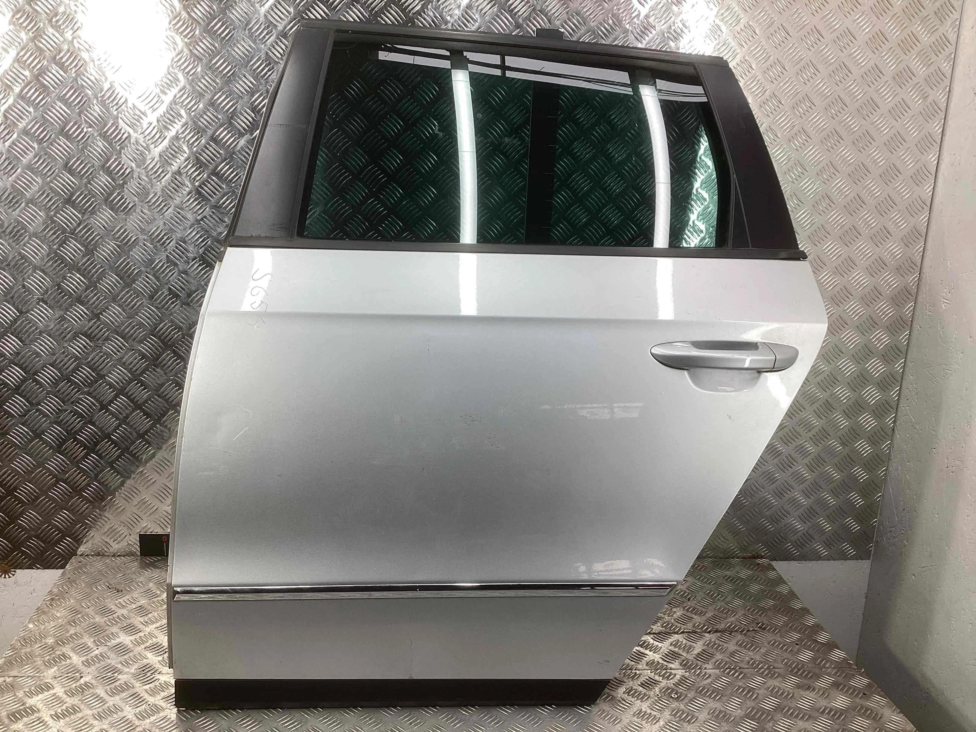Дверь задняя левая Volkswagen Passat Passat B6 (3C) 2005-2010 2007 2,0 TDi Дизель АКПП Универсал.