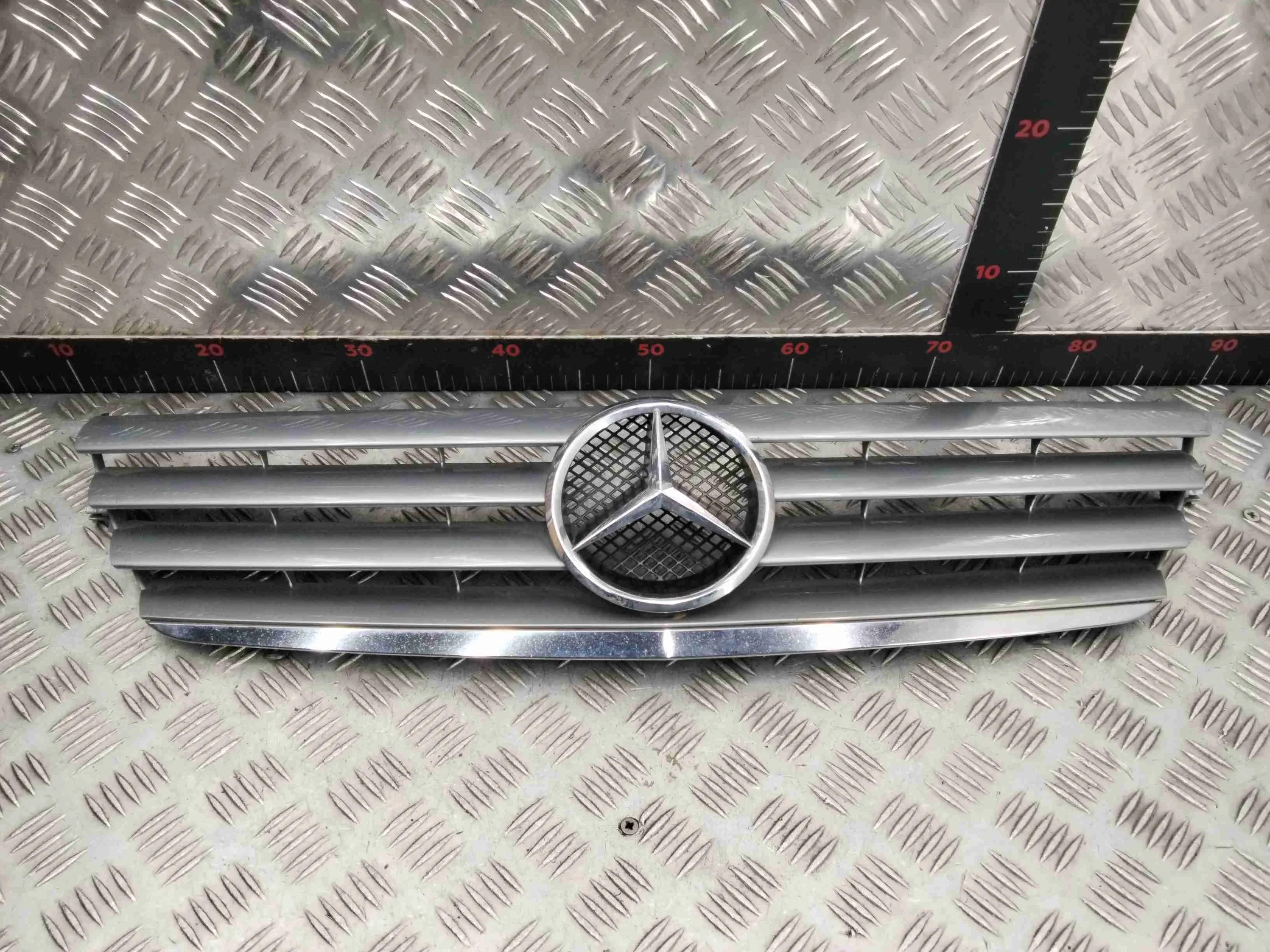 Решетка радиатора Mercedes C (W203) 2000-2004  2002 2,0 i Бензин АКПП Купе.
