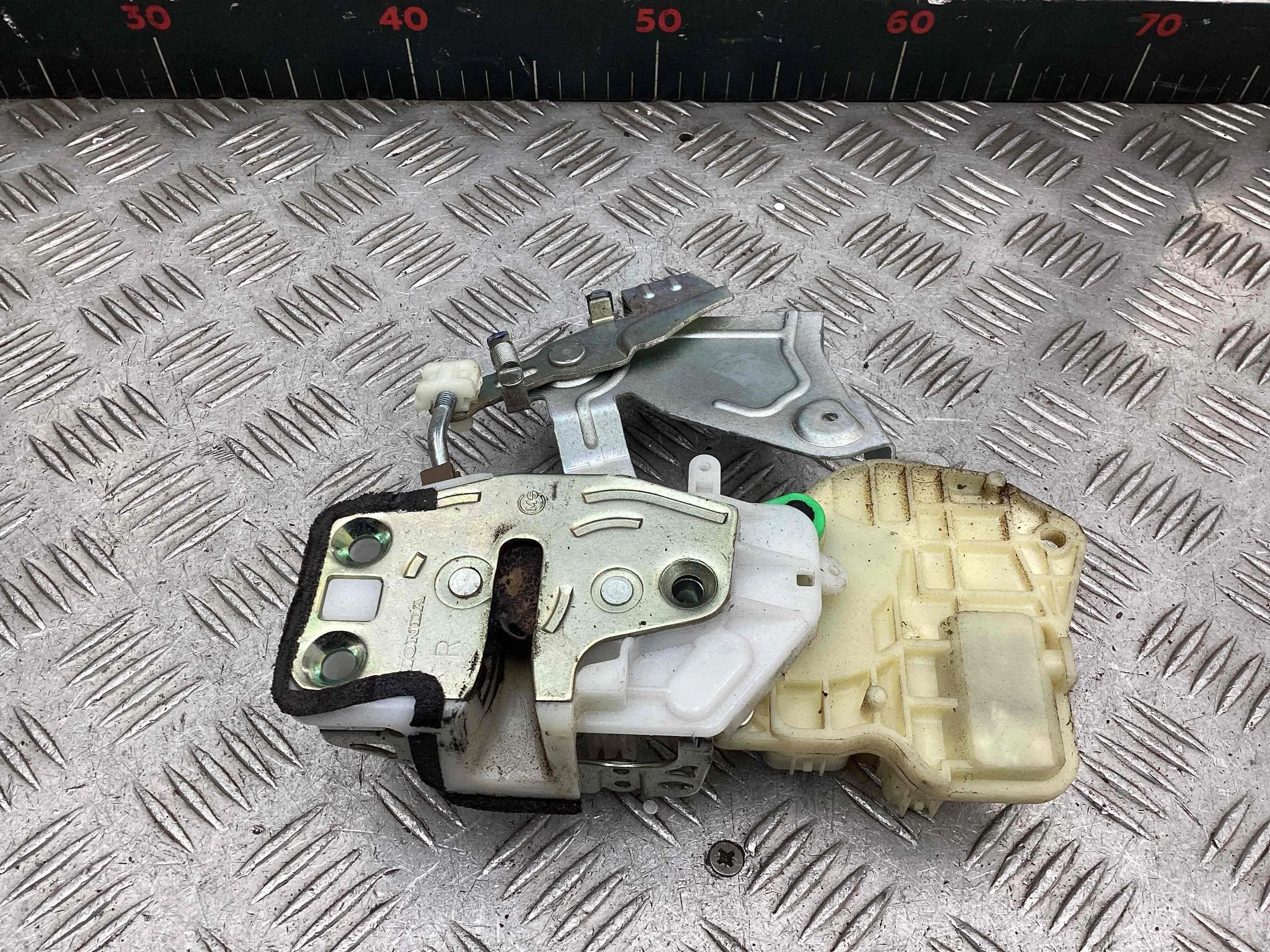 Замок багажника Honda CR-V CR-V II (RD8, RD9) 2004-2006 рестайлинг 2006 2,2 СTDi Дизель МКПП 6ст. Внедорожник.
