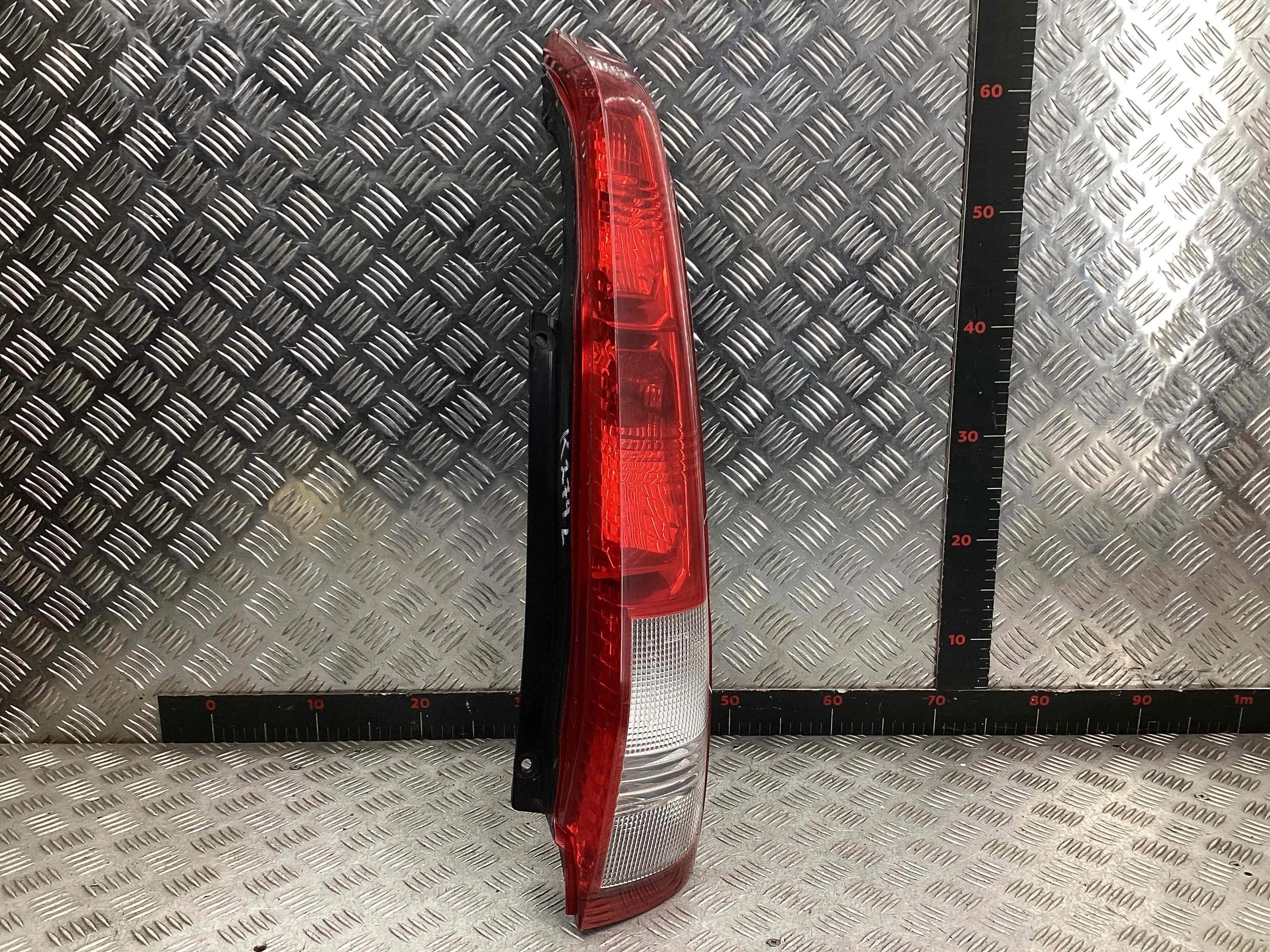 Фонарь задний правый Nissan X-Trail X-trail (T30) 2001-2004 2002 2,0 i Бензин МКПП 5ст. Внедорожник.