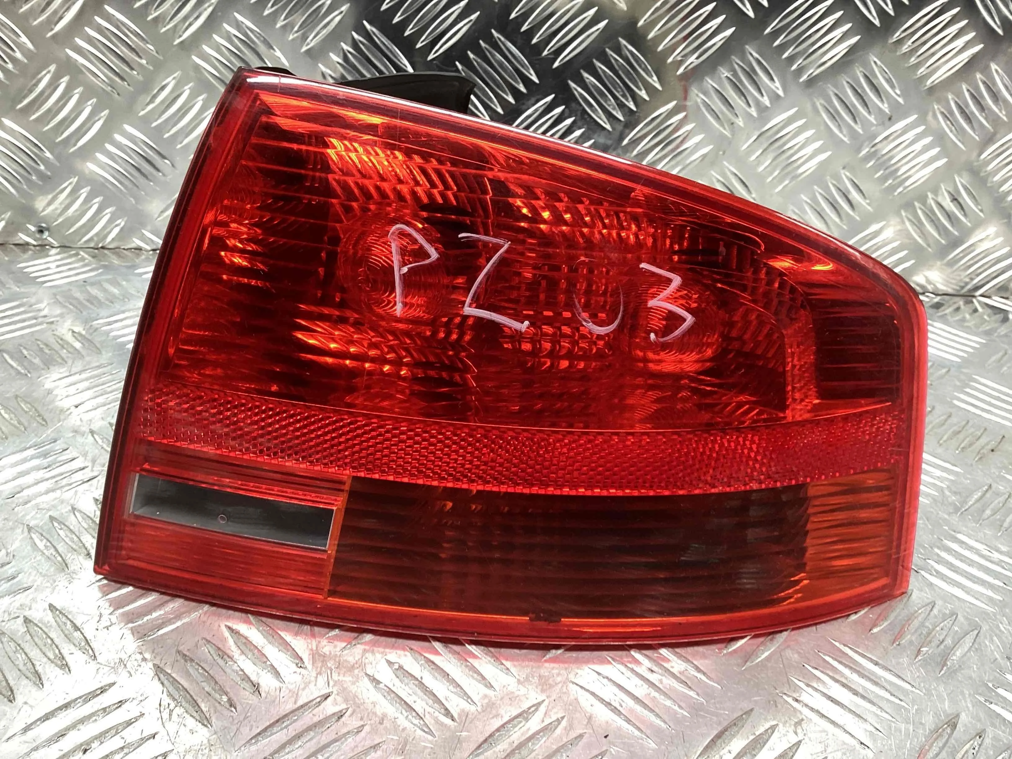 Фонарь задний правый Audi A4 A4 B7 (8EC, 8ED) 2004-2008 2005 2,0 i Бензин Вариатор Седан.