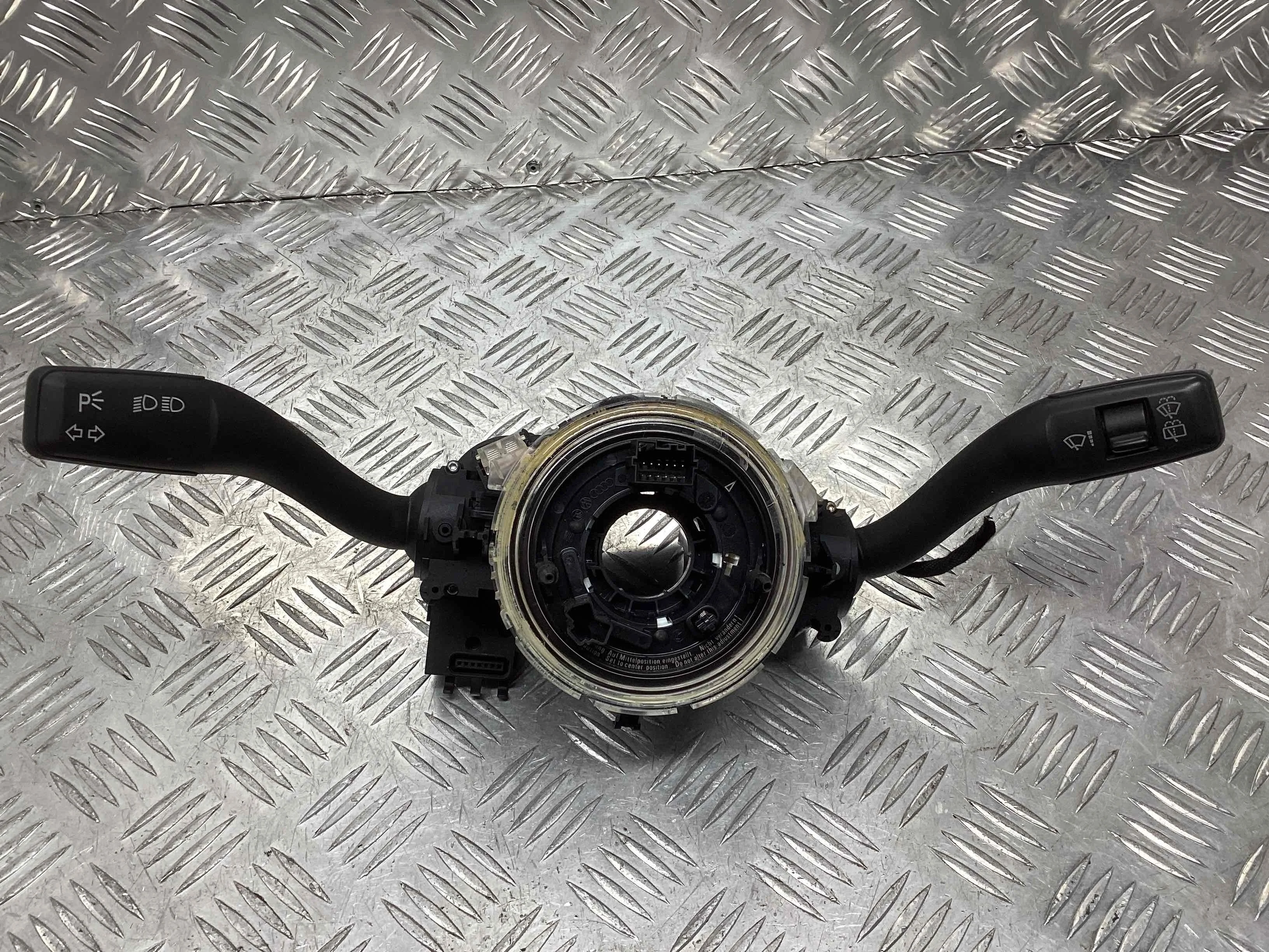 Переключатель подрулевой (стрекоза) Audi A4 A4 B6 (8EC, 8E5) 2000-2004 2003 2,5 TDi Дизель МКПП 6ст. Универсал.