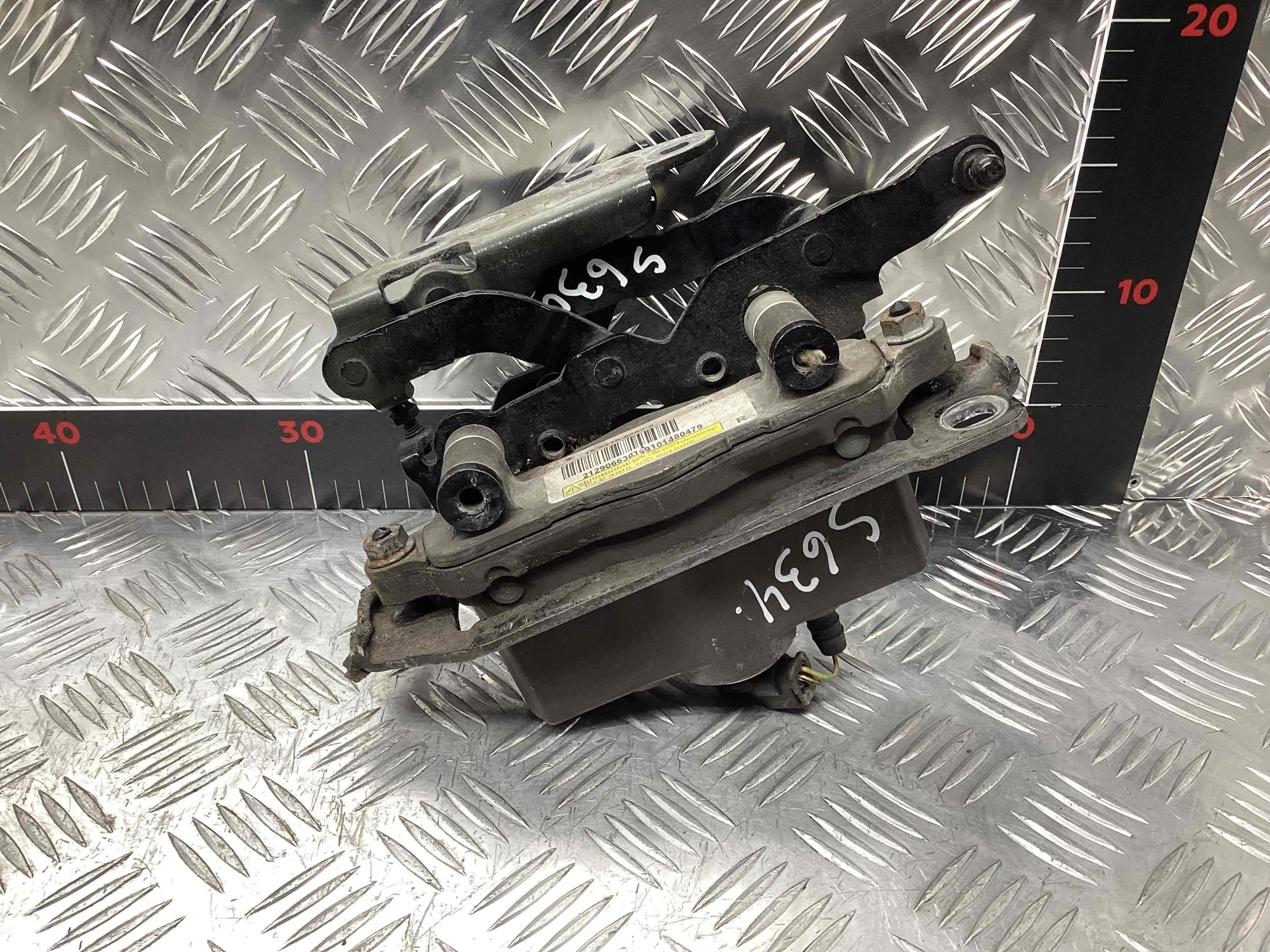 Пиропатрон петли капота Mercedes E (W212) 2009-2013  2010 3,0 CDi Дизель АКПП Универсал.