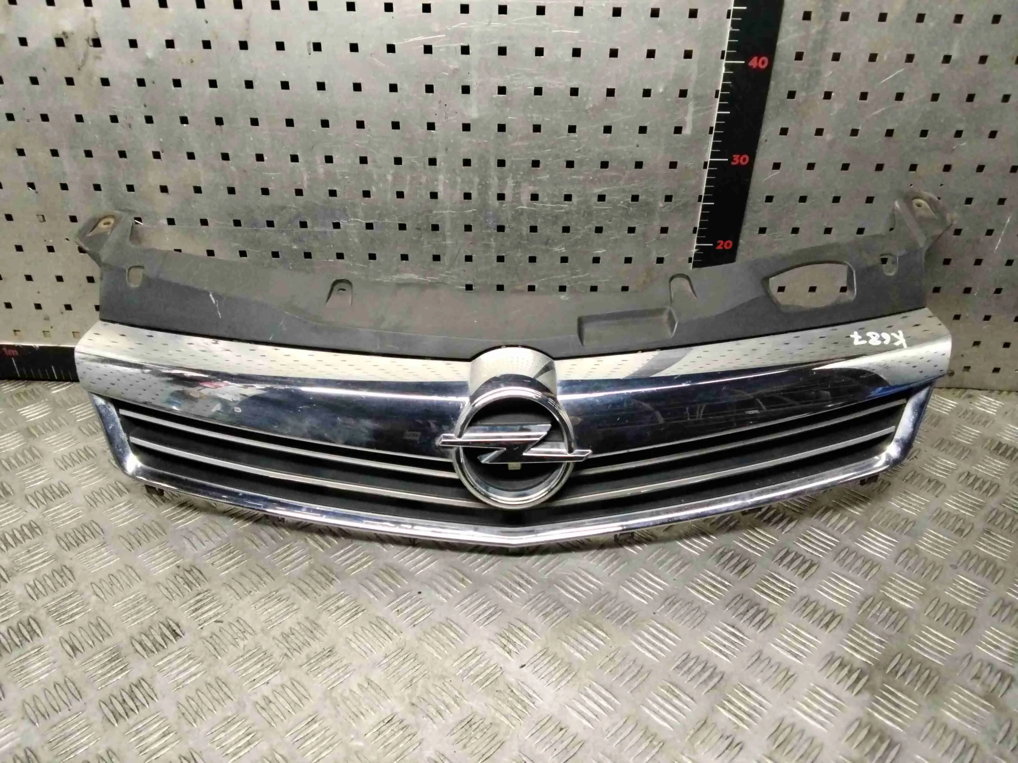 Решетка радиатора Opel Astra Astra H 2007-2010 рестайлинг 2009 1,9 CDTi Дизель МКПП 6ст. Хэтчбек 5дв.