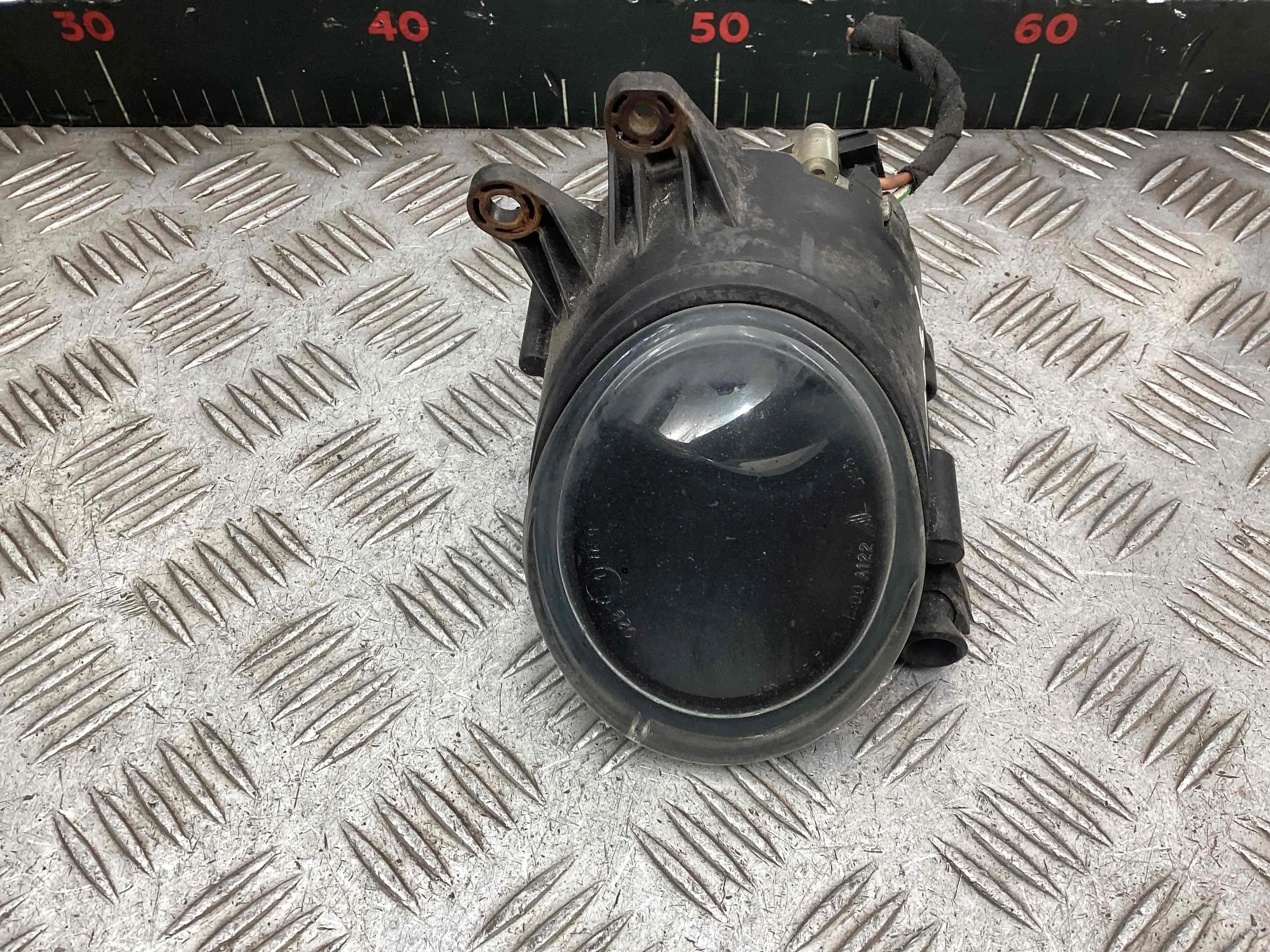 Фара противотуманная левая Audi A4 A4 B6 (8EC, 8E5) 2000-2004 2004 1,9 TDi Дизель МКПП 6ст. Универсал.