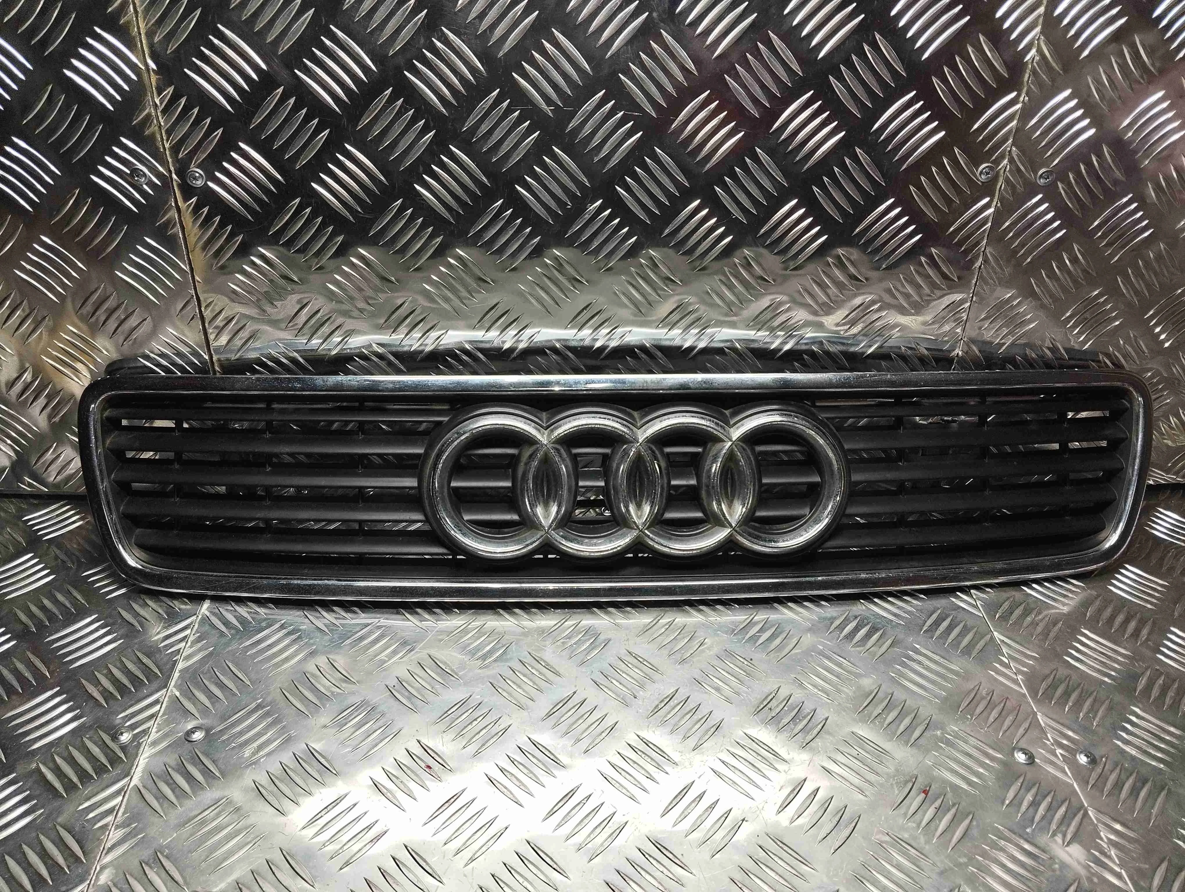 Решетка радиатора Audi A4 A4 B5 (8D) 1994-1999 1995 1,6 i Бензин МКПП Седан.